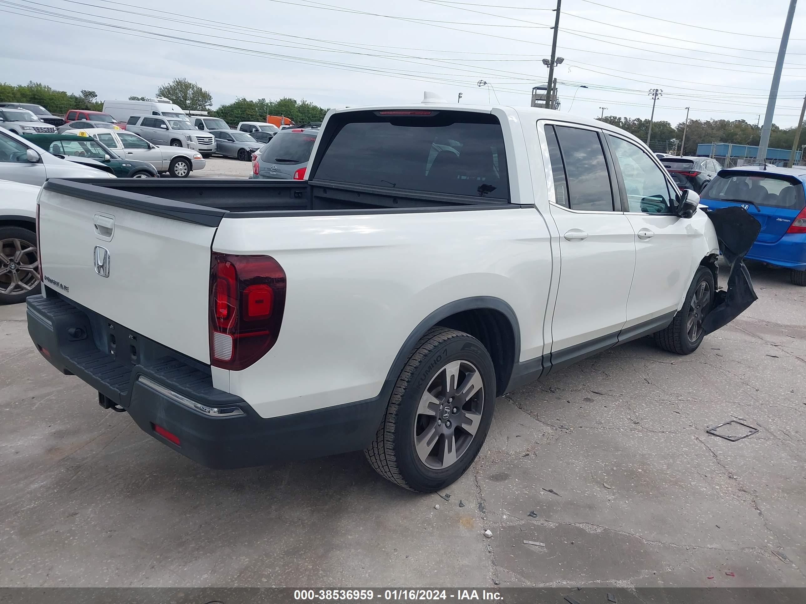 Photo 3 VIN: 5FPYK2F67JB000625 - HONDA RIDGELINE 