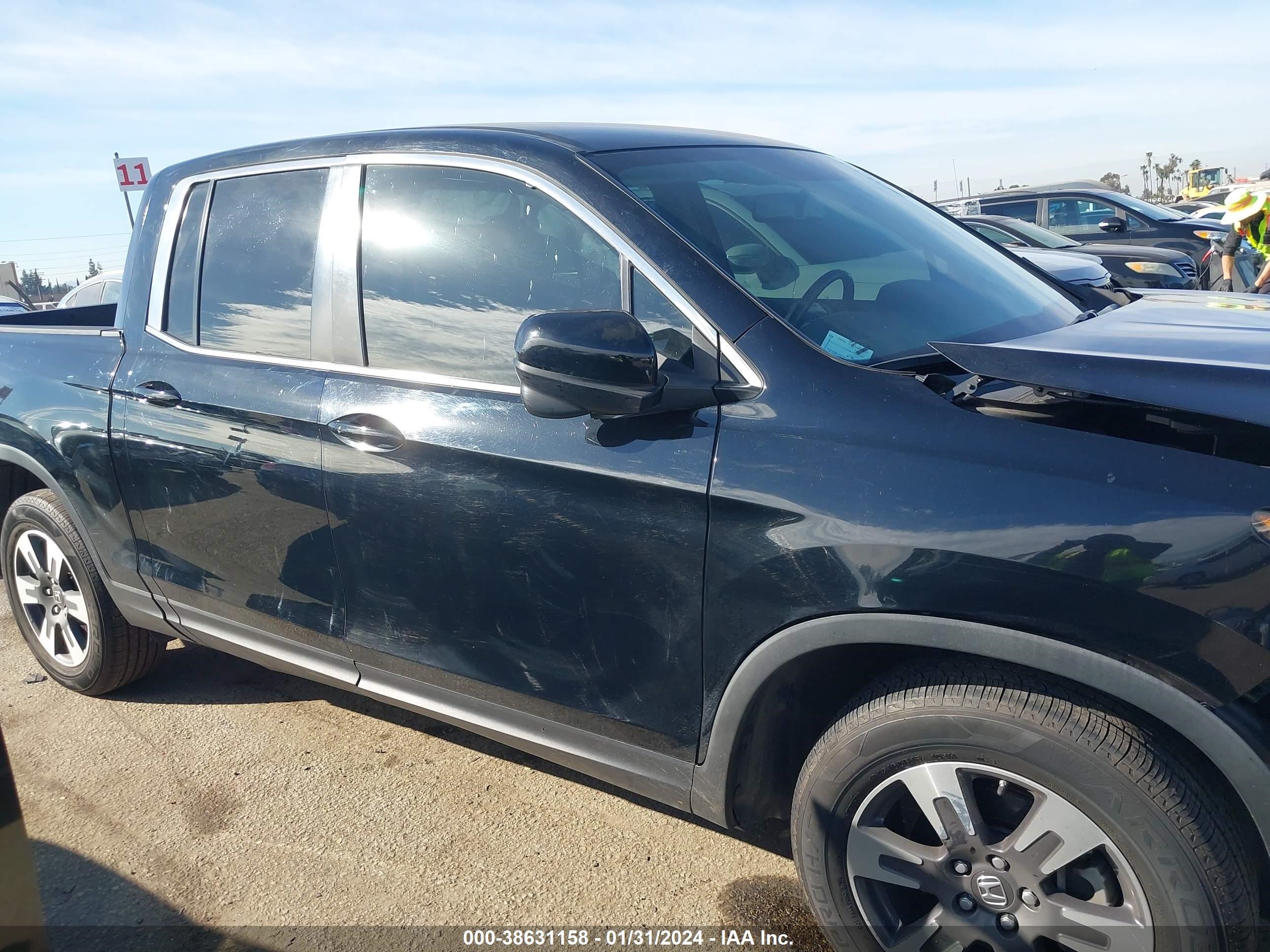 Photo 13 VIN: 5FPYK2F69JB001808 - HONDA RIDGELINE 