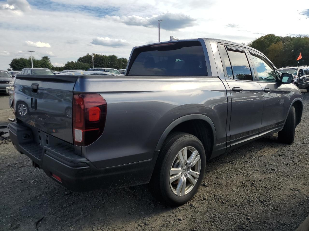 Photo 2 VIN: 5FPYK3F28HB013042 - HONDA RIDGELINE 