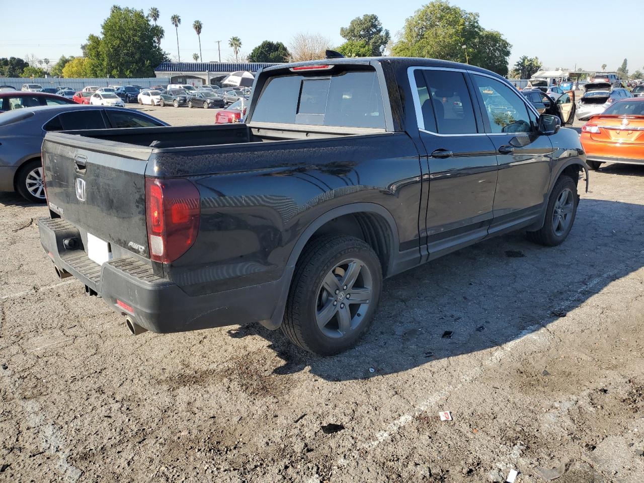 Photo 2 VIN: 5FPYK3F52PB005107 - HONDA RIDGELINE 