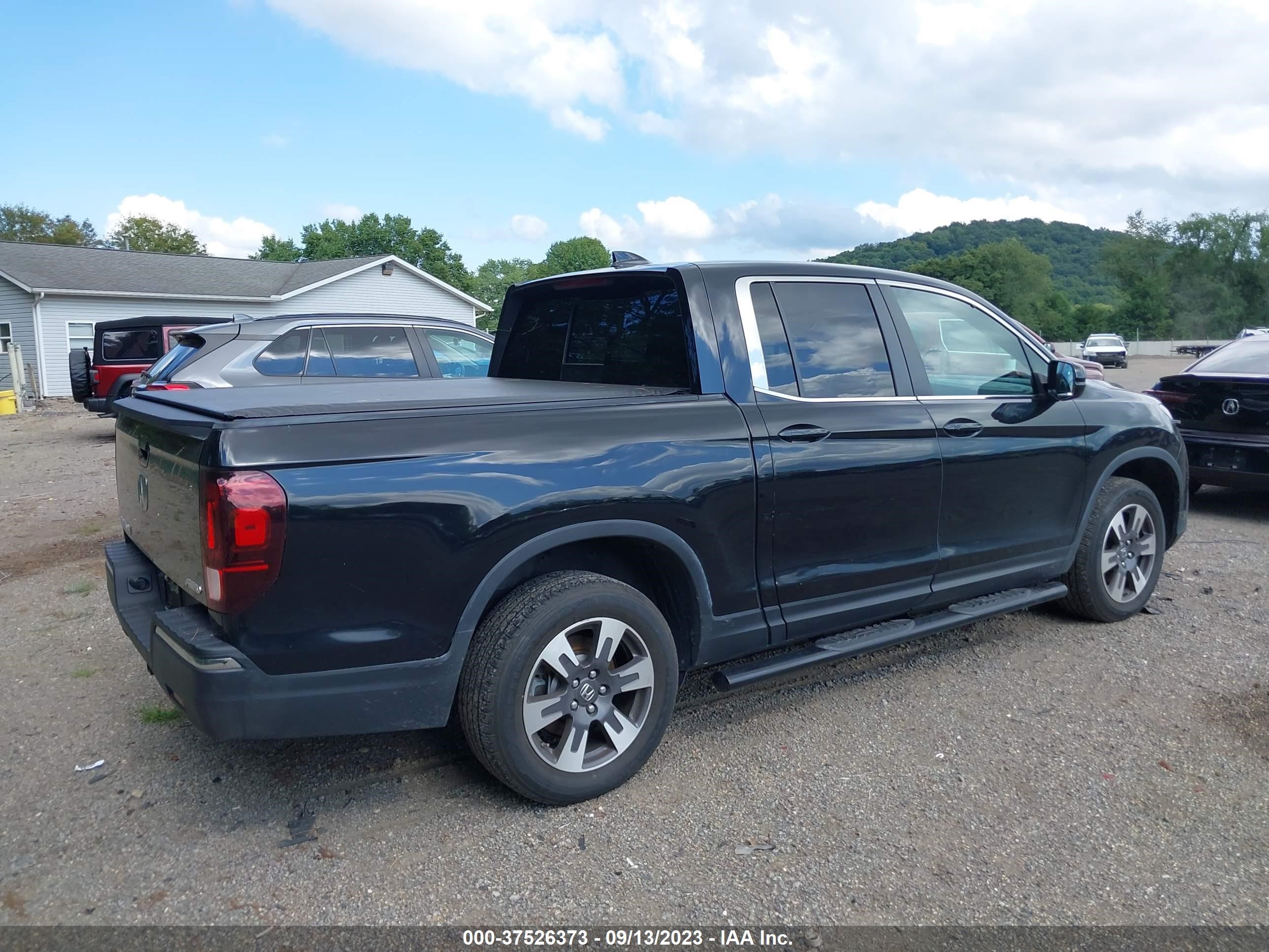 Photo 3 VIN: 5FPYK3F54KB043057 - HONDA RIDGELINE 