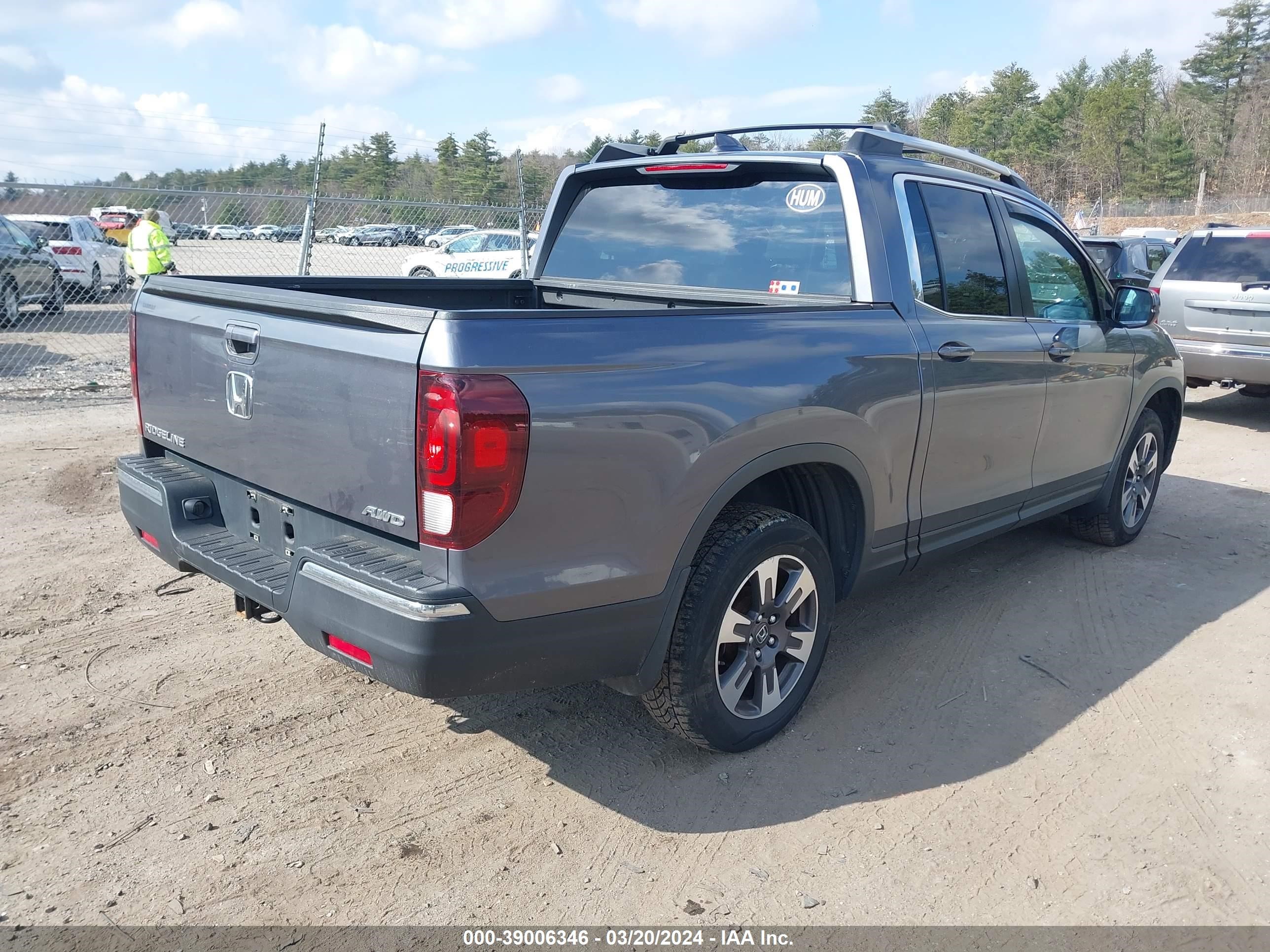 Photo 3 VIN: 5FPYK3F56JB014061 - HONDA RIDGELINE 