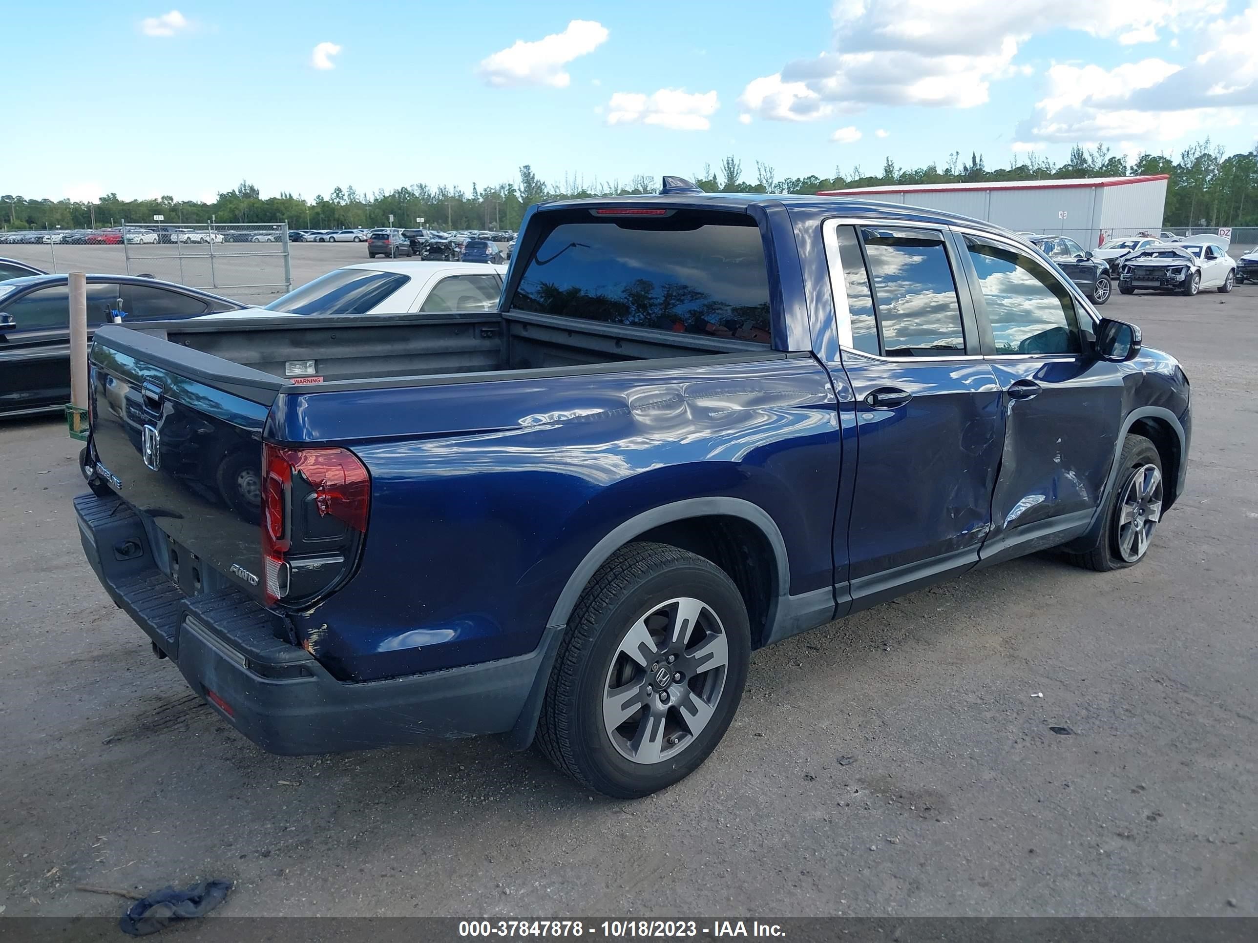 Photo 3 VIN: 5FPYK3F57HB028383 - HONDA RIDGELINE 