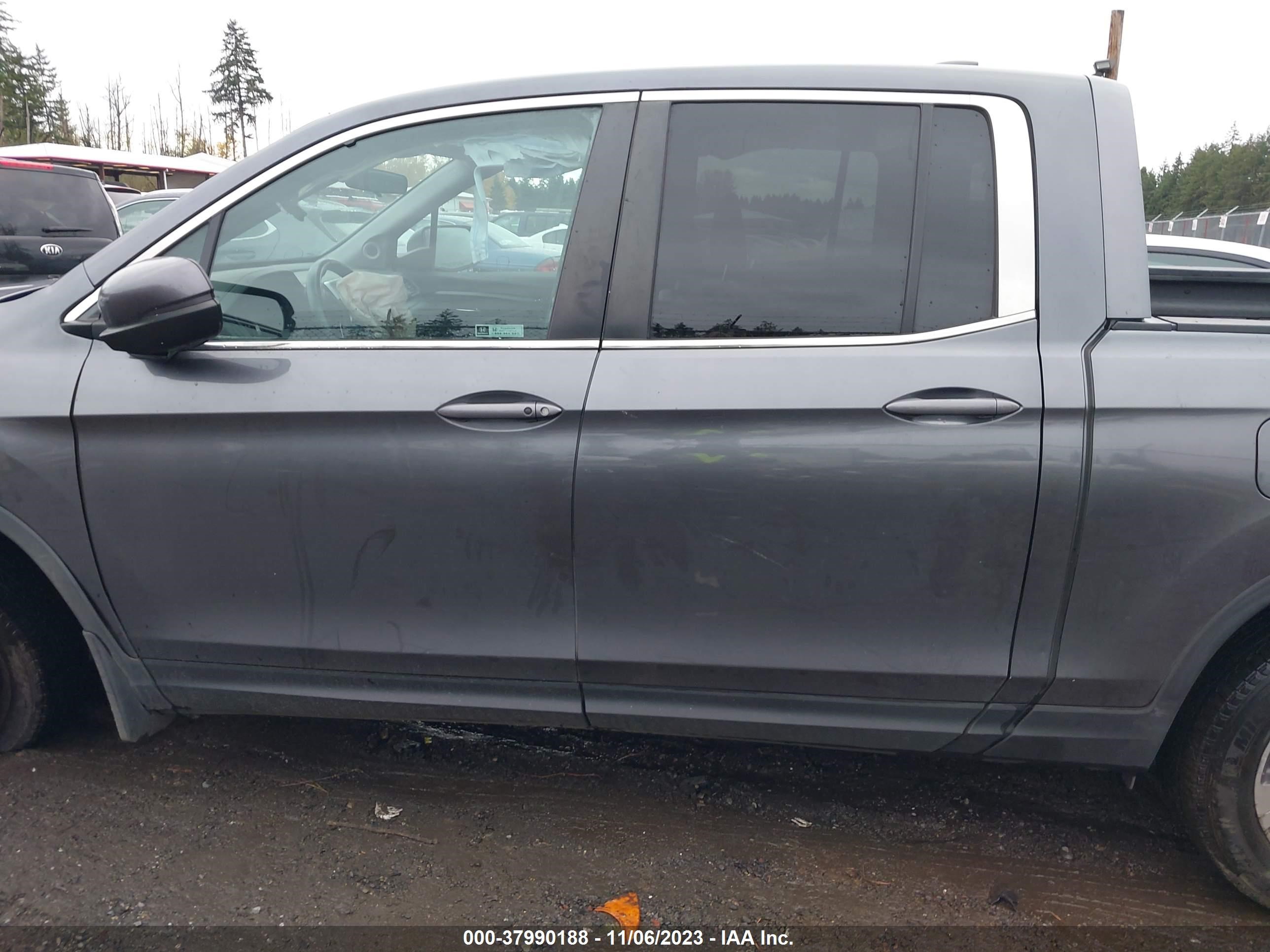 Photo 13 VIN: 5FPYK3F57JB010200 - HONDA RIDGELINE 