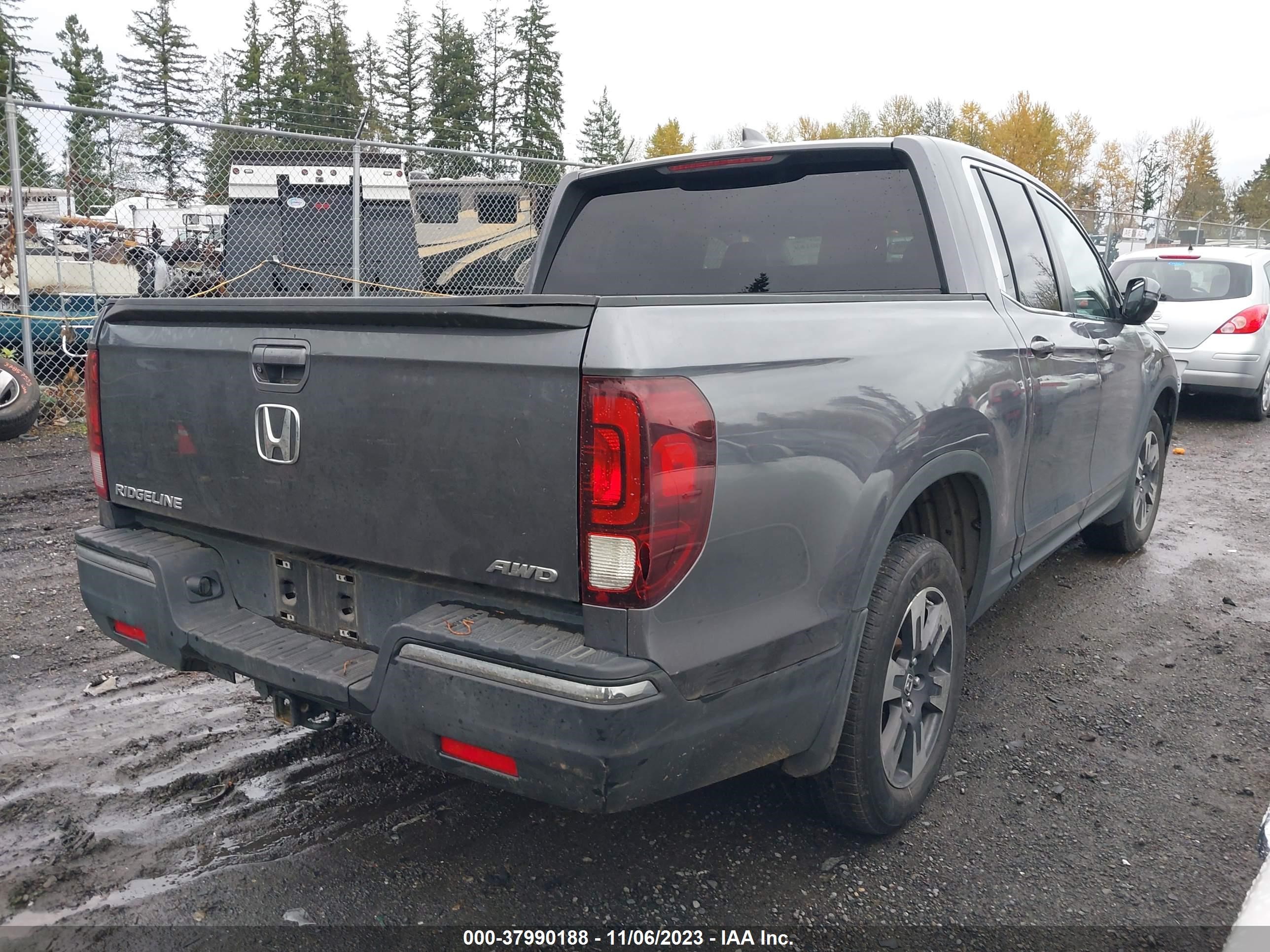 Photo 3 VIN: 5FPYK3F57JB010200 - HONDA RIDGELINE 