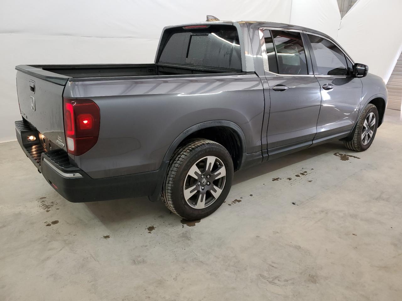 Photo 2 VIN: 5FPYK3F5XKB000522 - HONDA RIDGELINE 