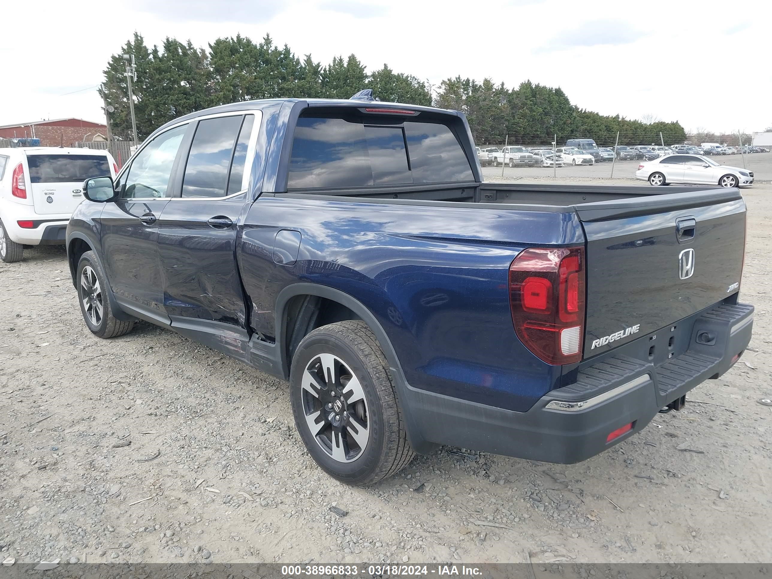 Photo 2 VIN: 5FPYK3F5XLB025213 - HONDA RIDGELINE 