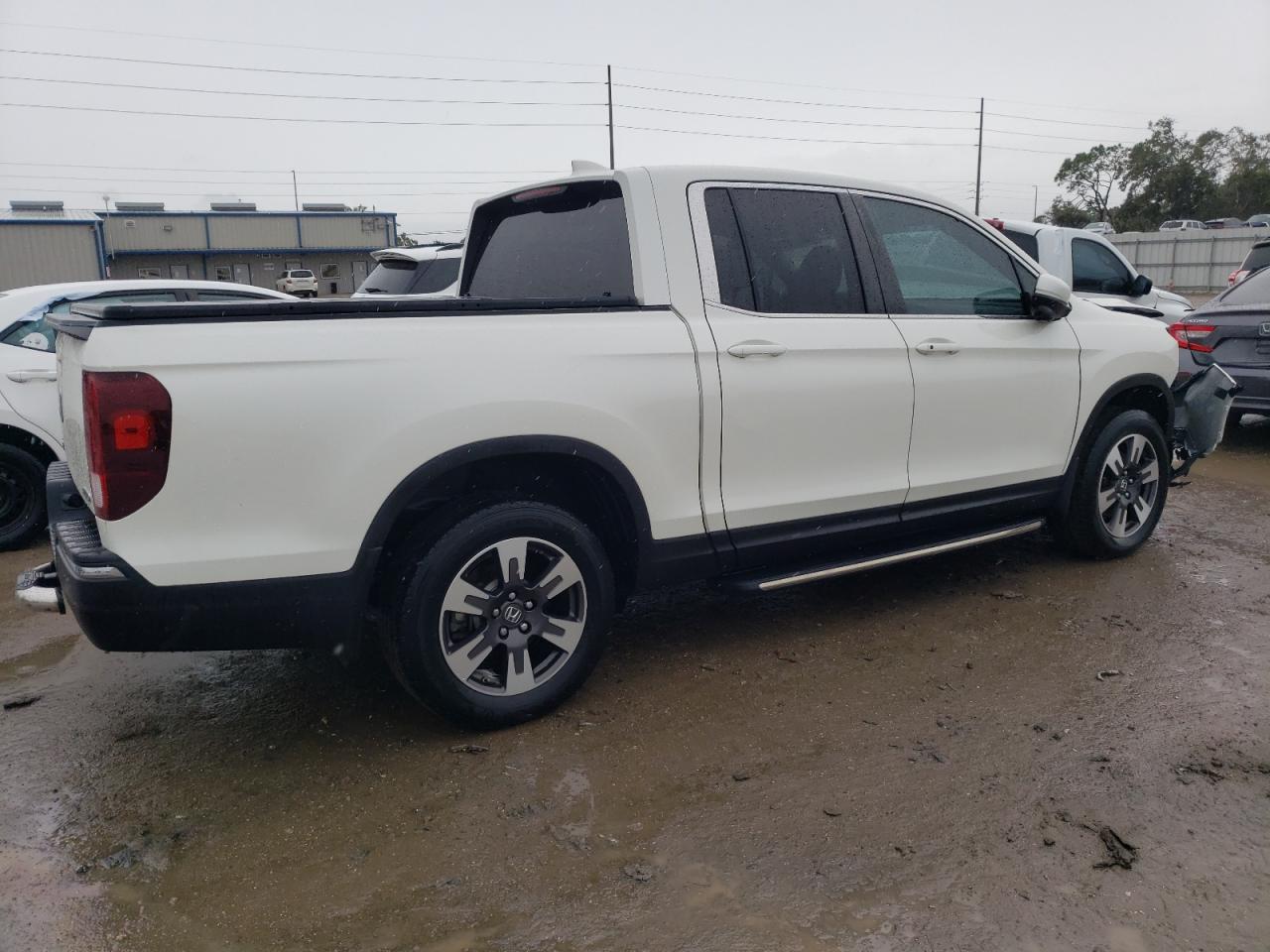 Photo 2 VIN: 5FPYK3F63HB022945 - HONDA RIDGELINE 