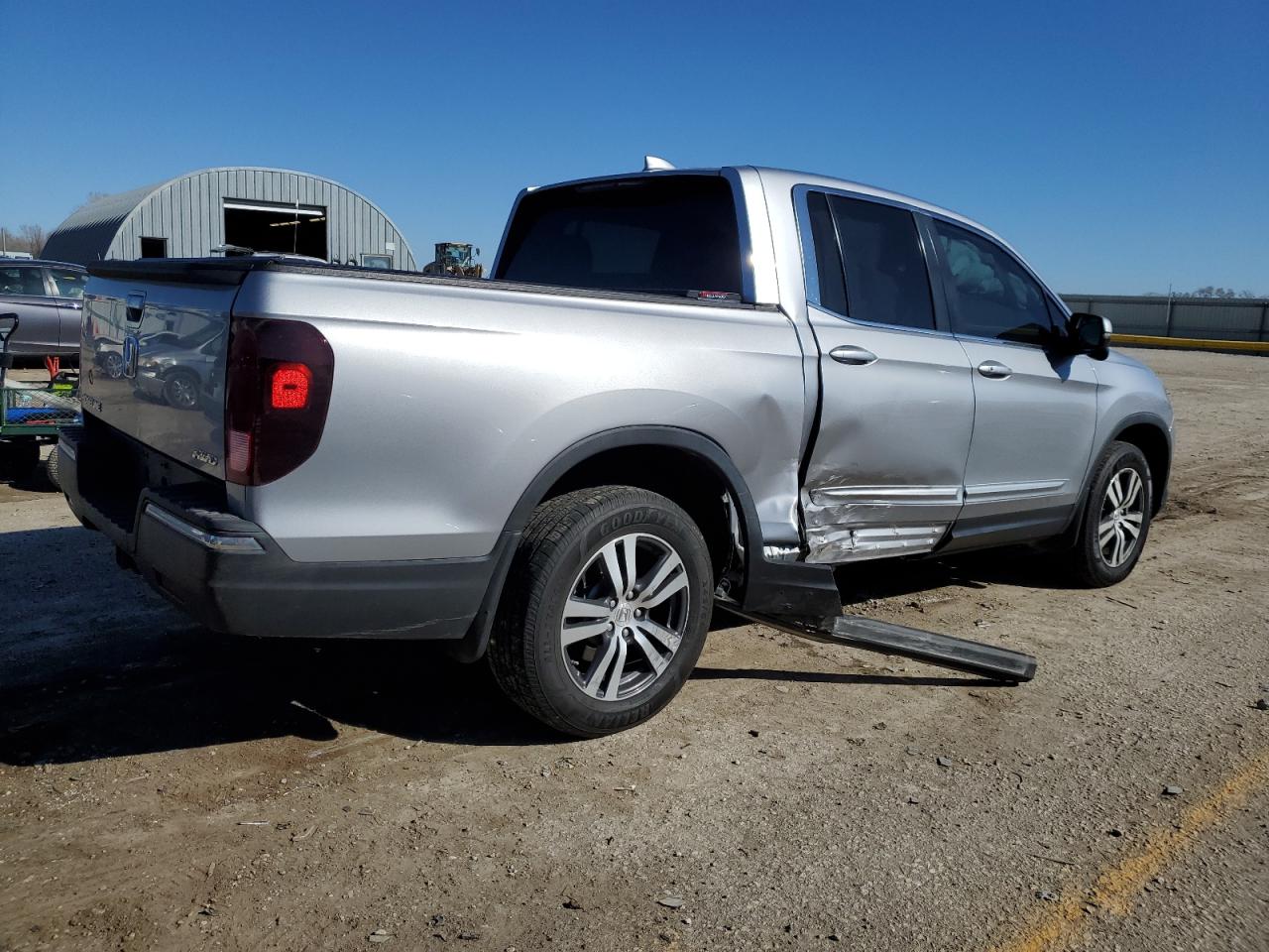 Photo 2 VIN: 5FPYK3F64JB010888 - HONDA RIDGELINE 