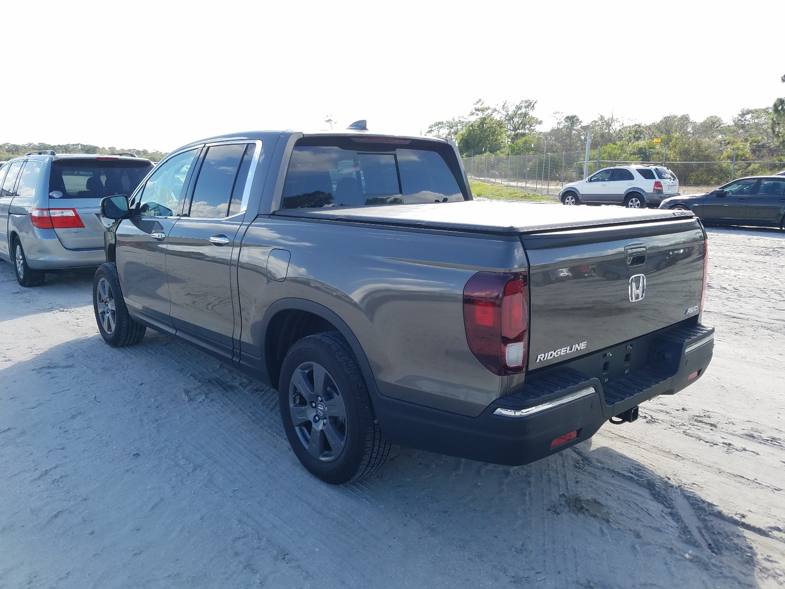 Photo 2 VIN: 5FPYK3F73LB001918 - HONDA RIDGELINE 