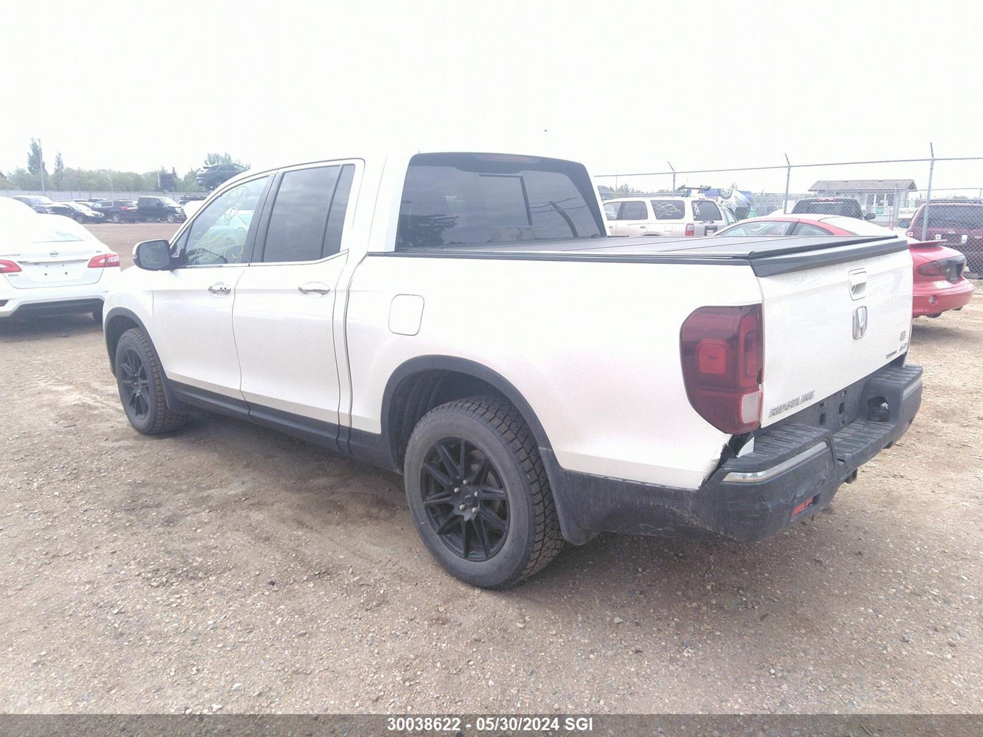 Photo 2 VIN: 5FPYK3F74HB502288 - HONDA RIDGELINE 