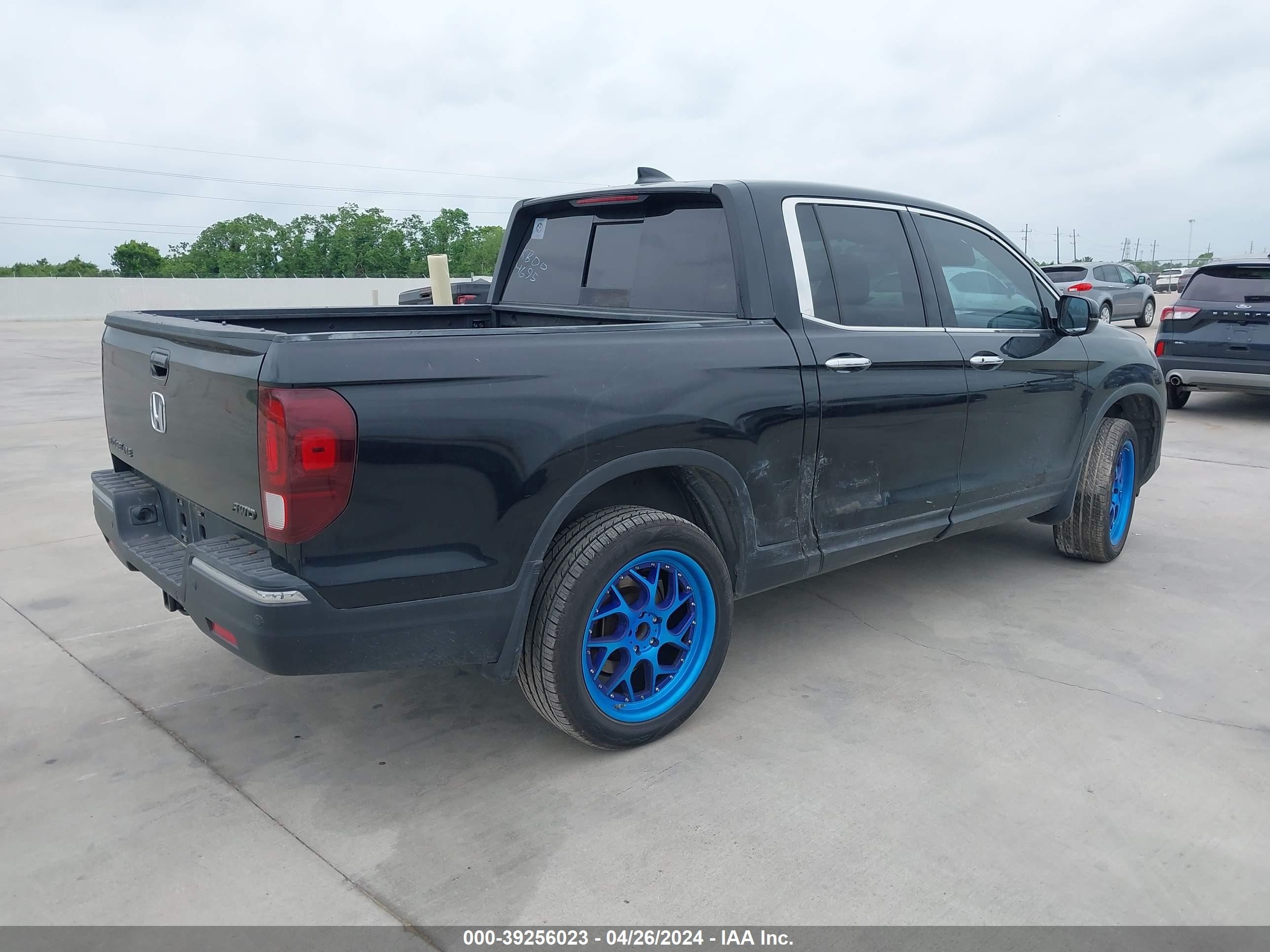 Photo 3 VIN: 5FPYK3F74KB004695 - HONDA RIDGELINE 