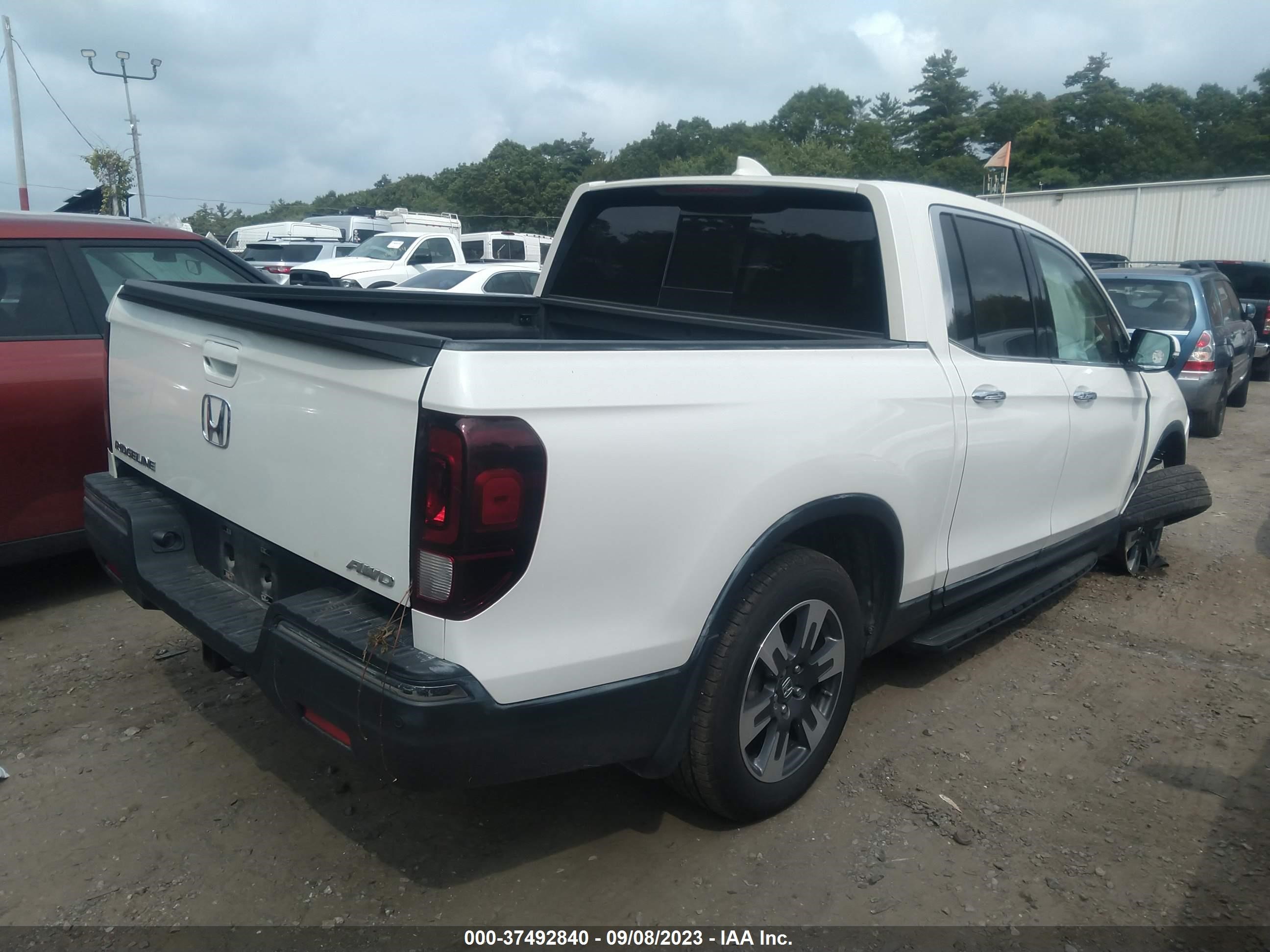 Photo 3 VIN: 5FPYK3F75JB000802 - HONDA RIDGELINE 