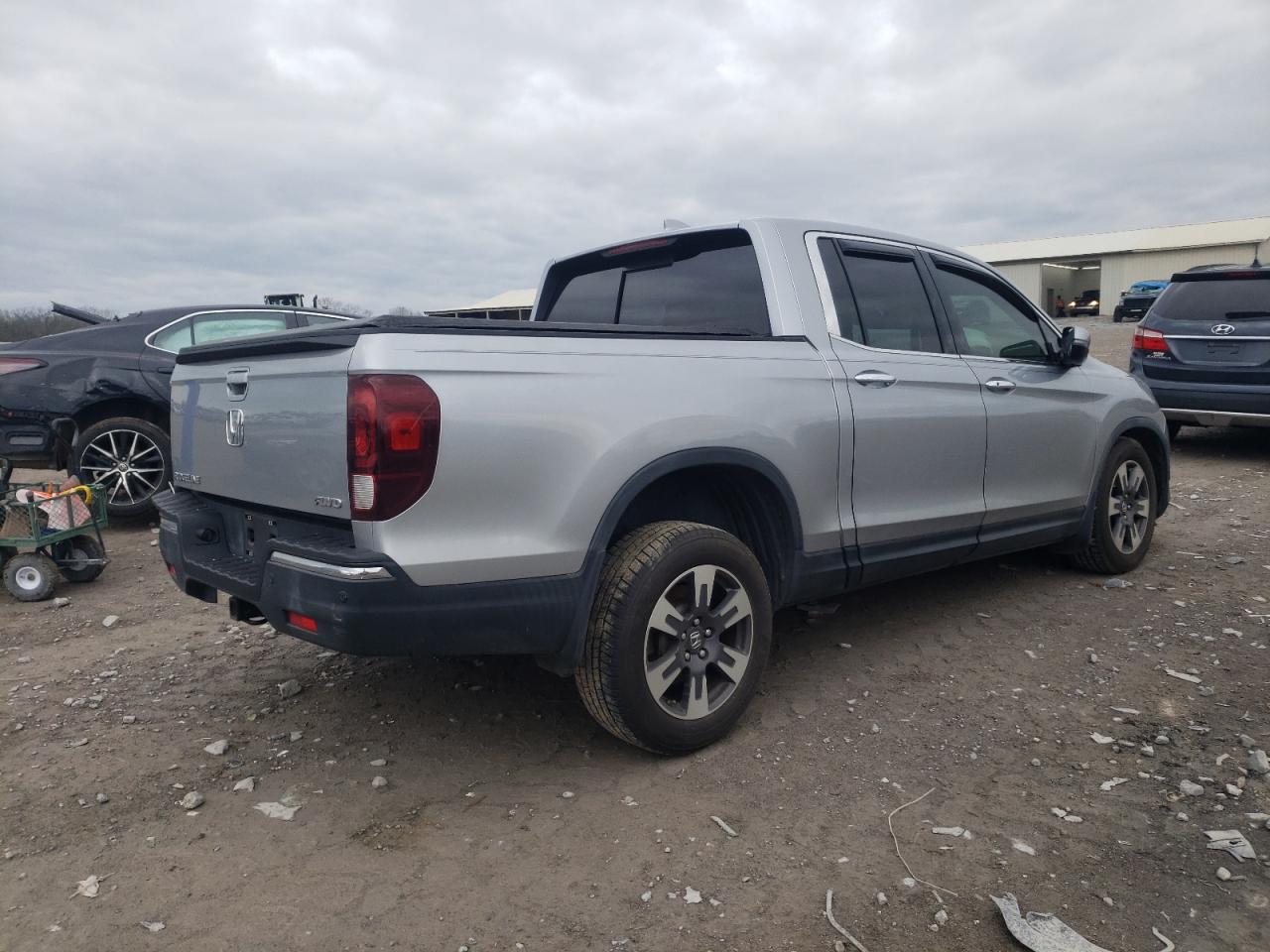 Photo 2 VIN: 5FPYK3F75KB006441 - HONDA RIDGELINE 