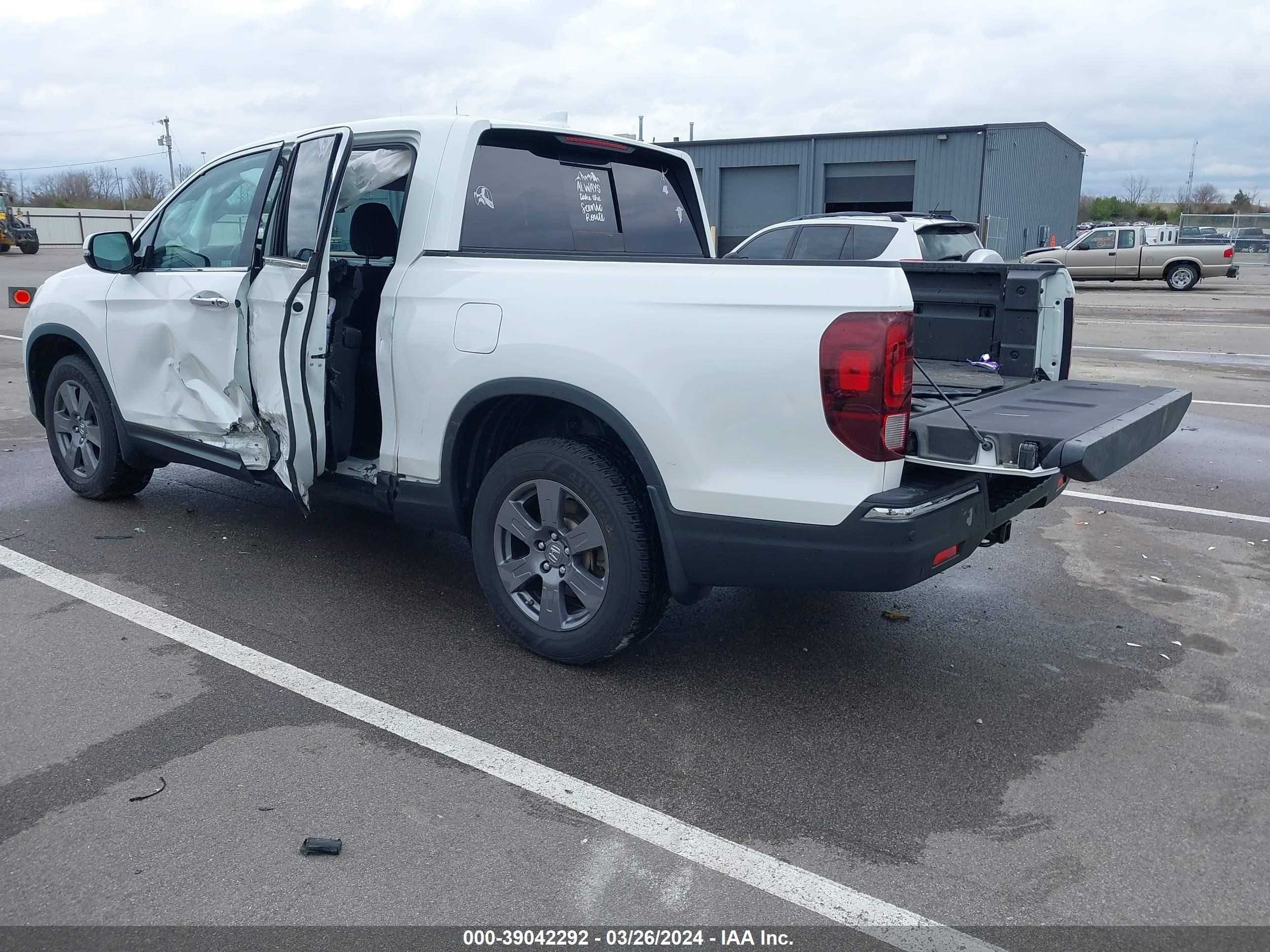 Photo 2 VIN: 5FPYK3F75LB000866 - HONDA RIDGELINE 