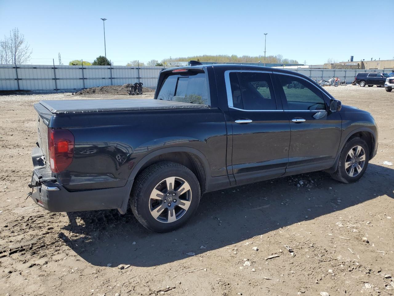 Photo 2 VIN: 5FPYK3F76JB014174 - HONDA RIDGELINE 