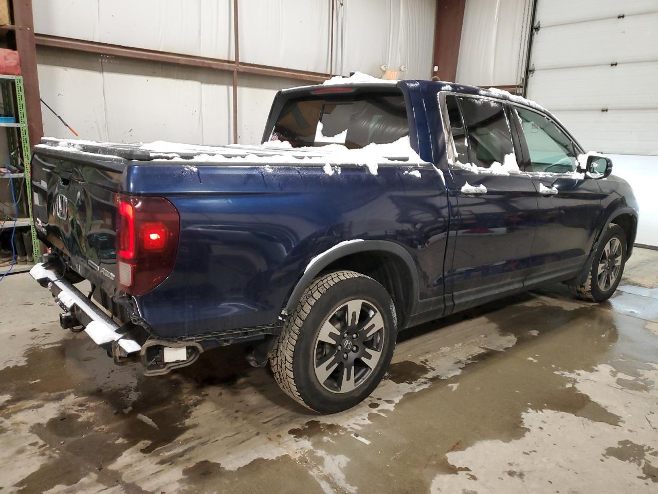 Photo 2 VIN: 5FPYK3F79HB502562 - HONDA RIDGELINE 