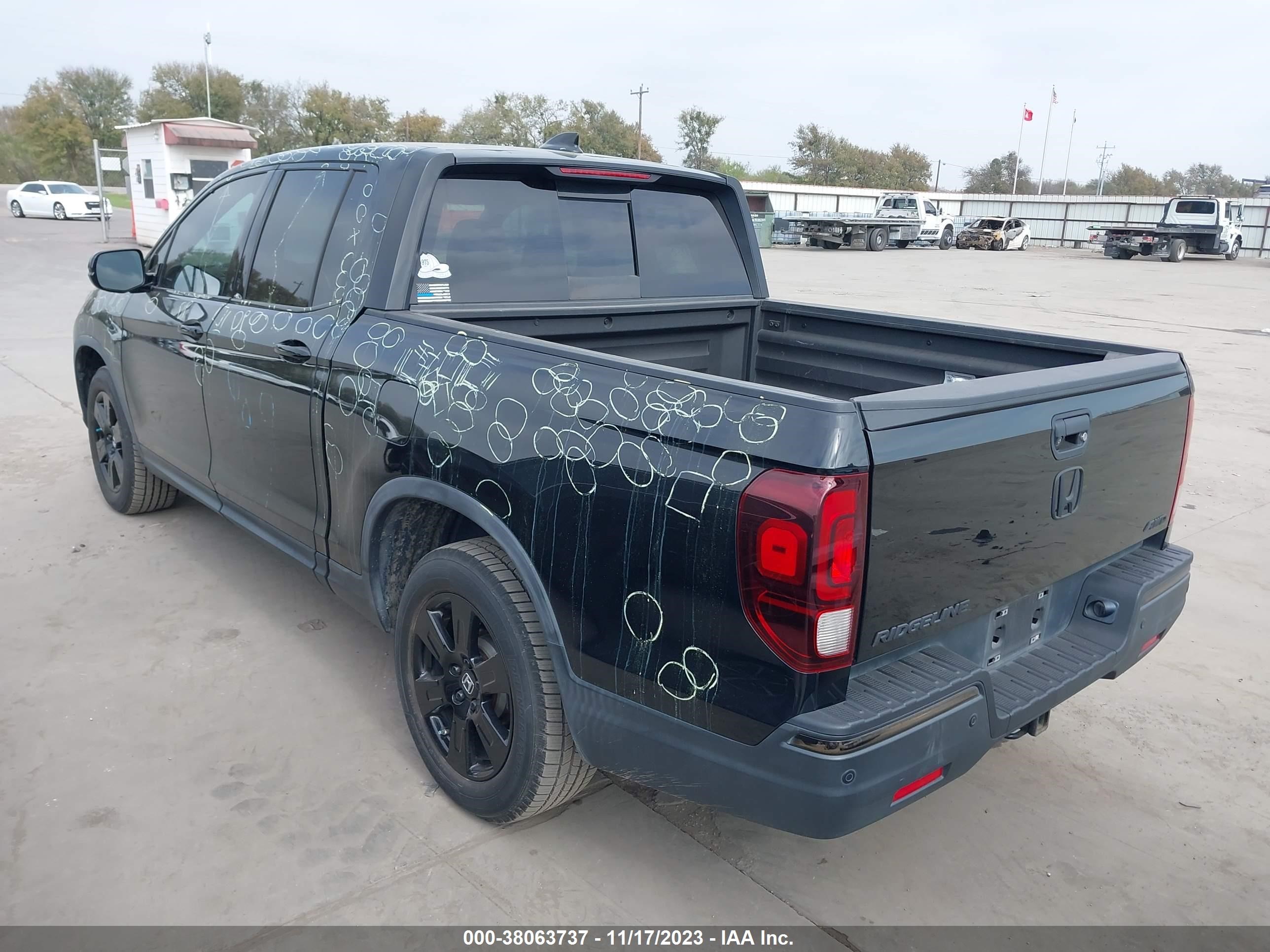 Photo 2 VIN: 5FPYK3F82JB010759 - HONDA RIDGELINE 