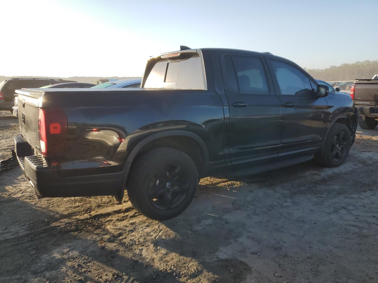 Photo 2 VIN: 5FPYK3F87NB002372 - HONDA RIDGELINE 