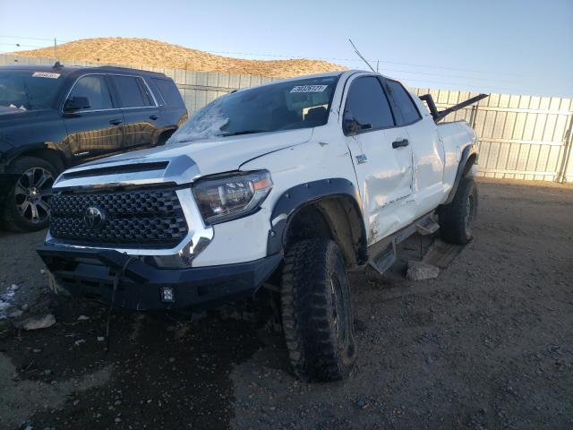 Photo 1 VIN: 5FTUY5F10JX695273 - TOYOTA TUNDRA DOU 