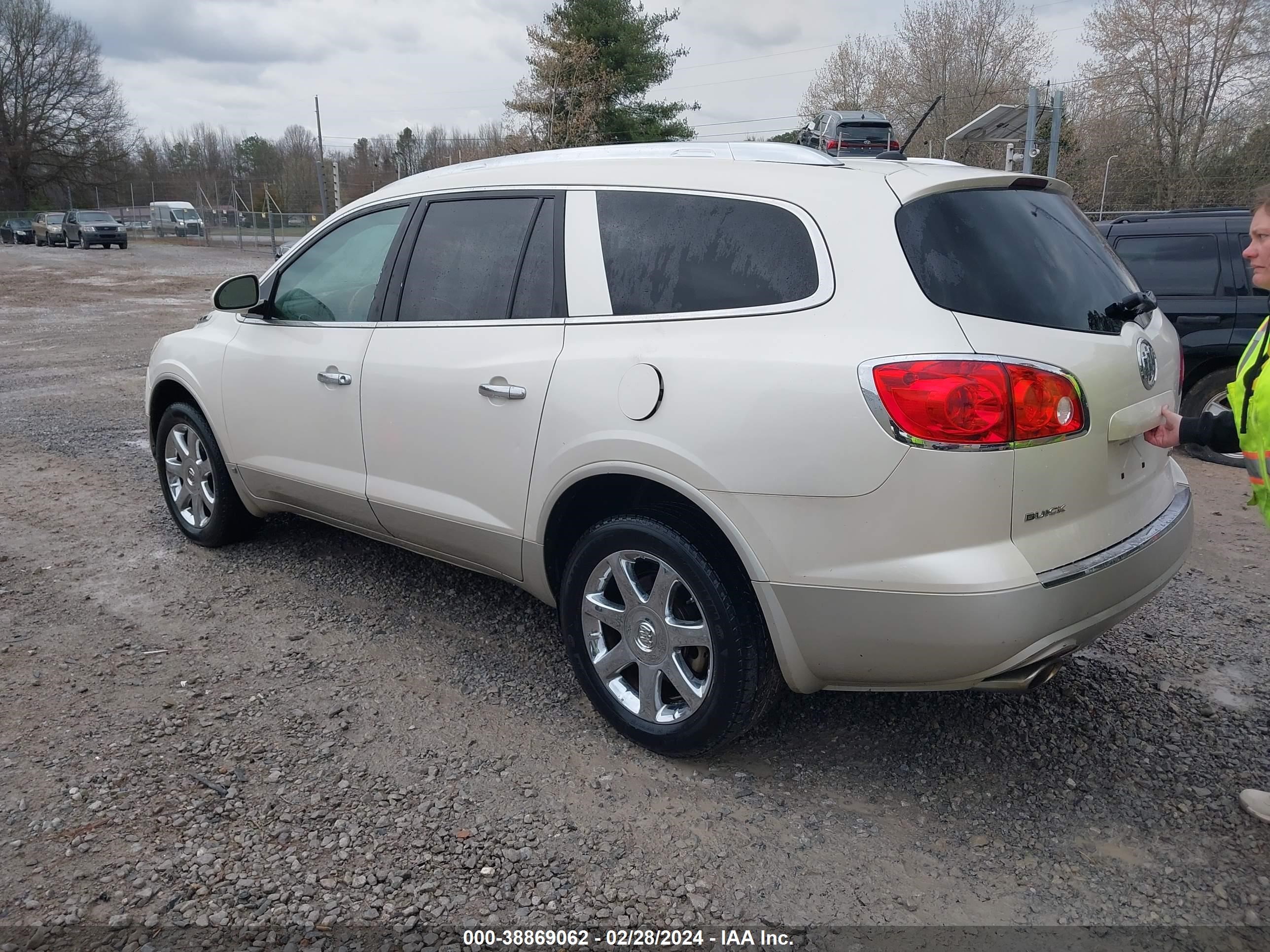 Photo 2 VIN: 5GAER23708J164856 - BUICK ENCLAVE 