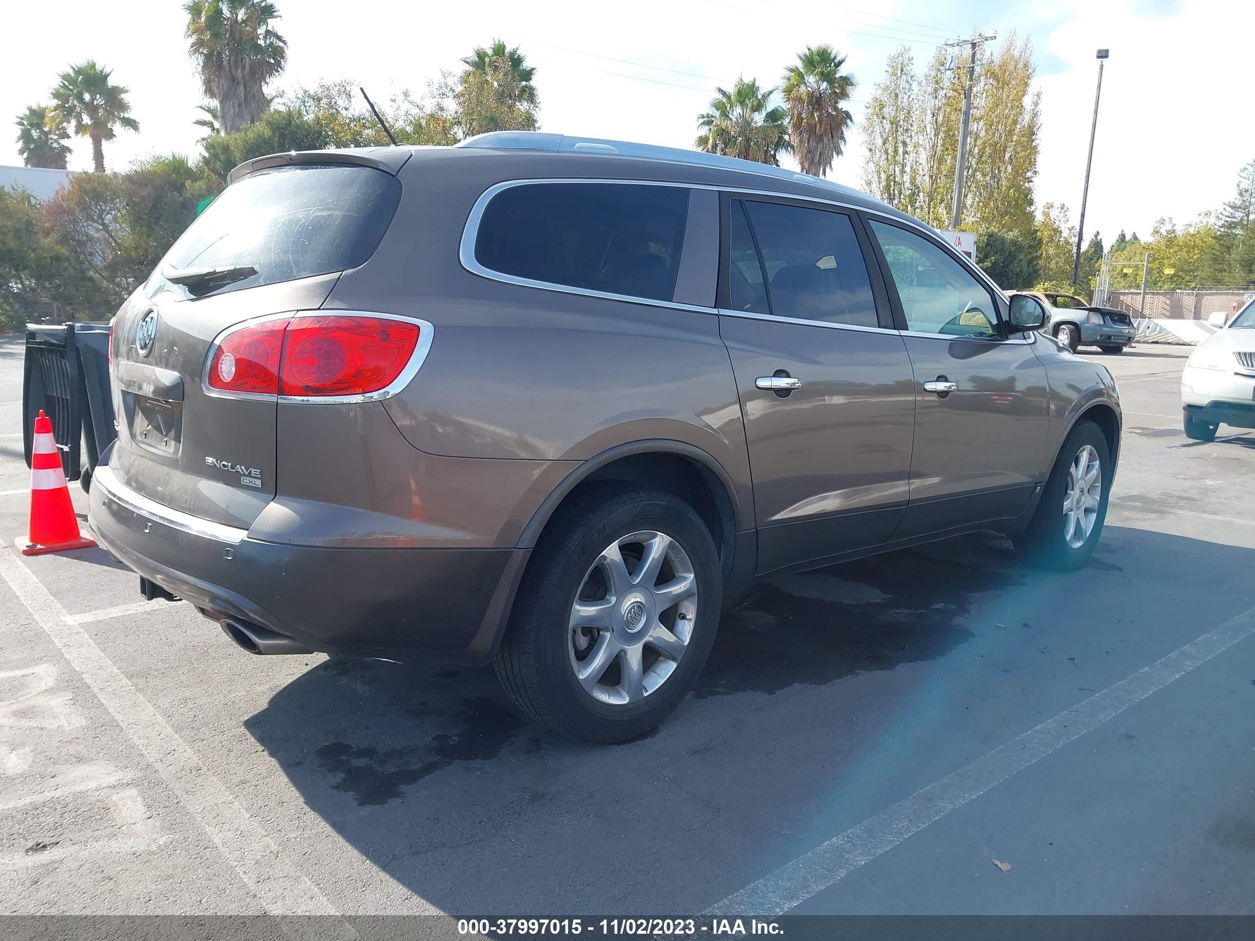 Photo 3 VIN: 5GAER237X8J156750 - BUICK ENCLAVE 