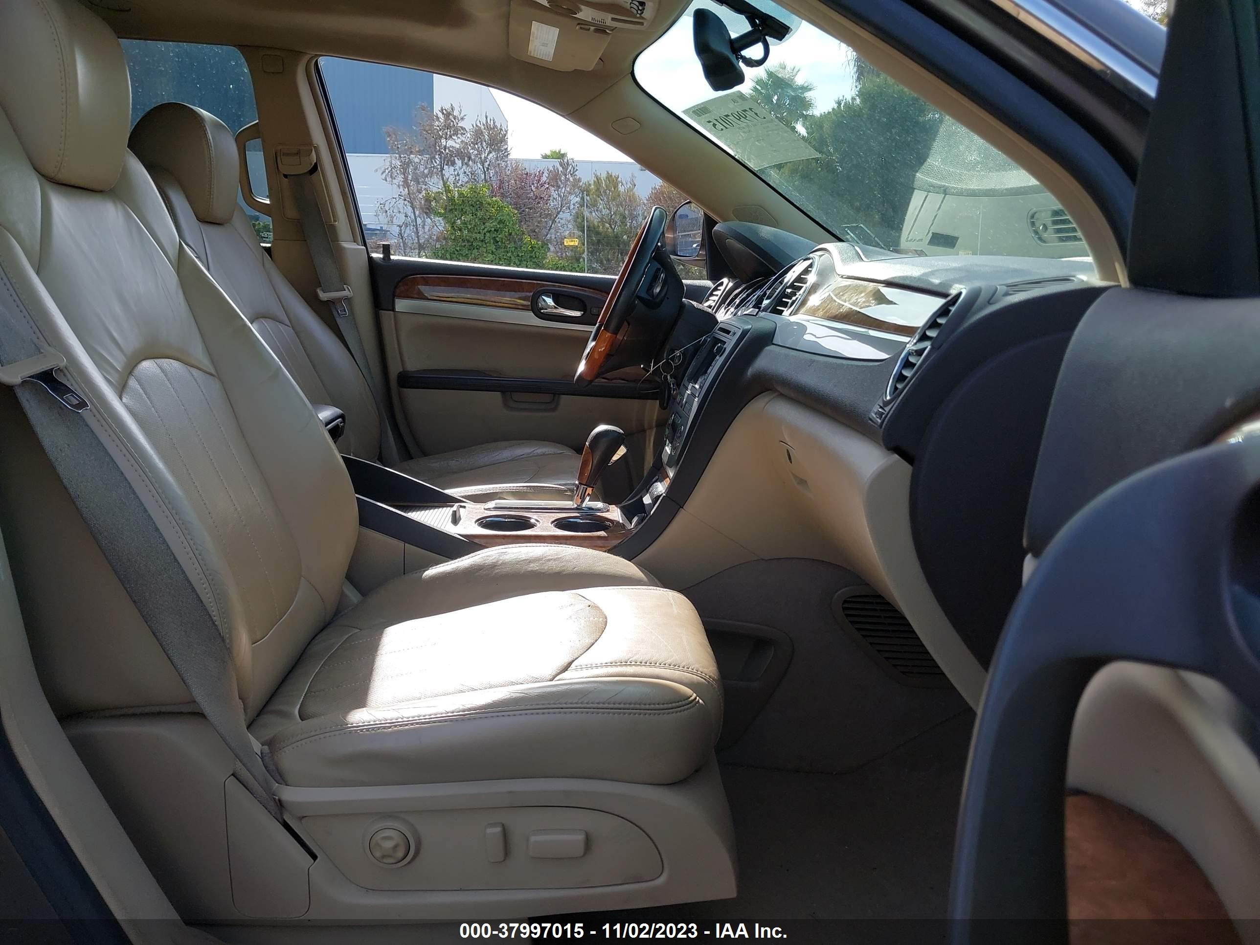 Photo 4 VIN: 5GAER237X8J156750 - BUICK ENCLAVE 