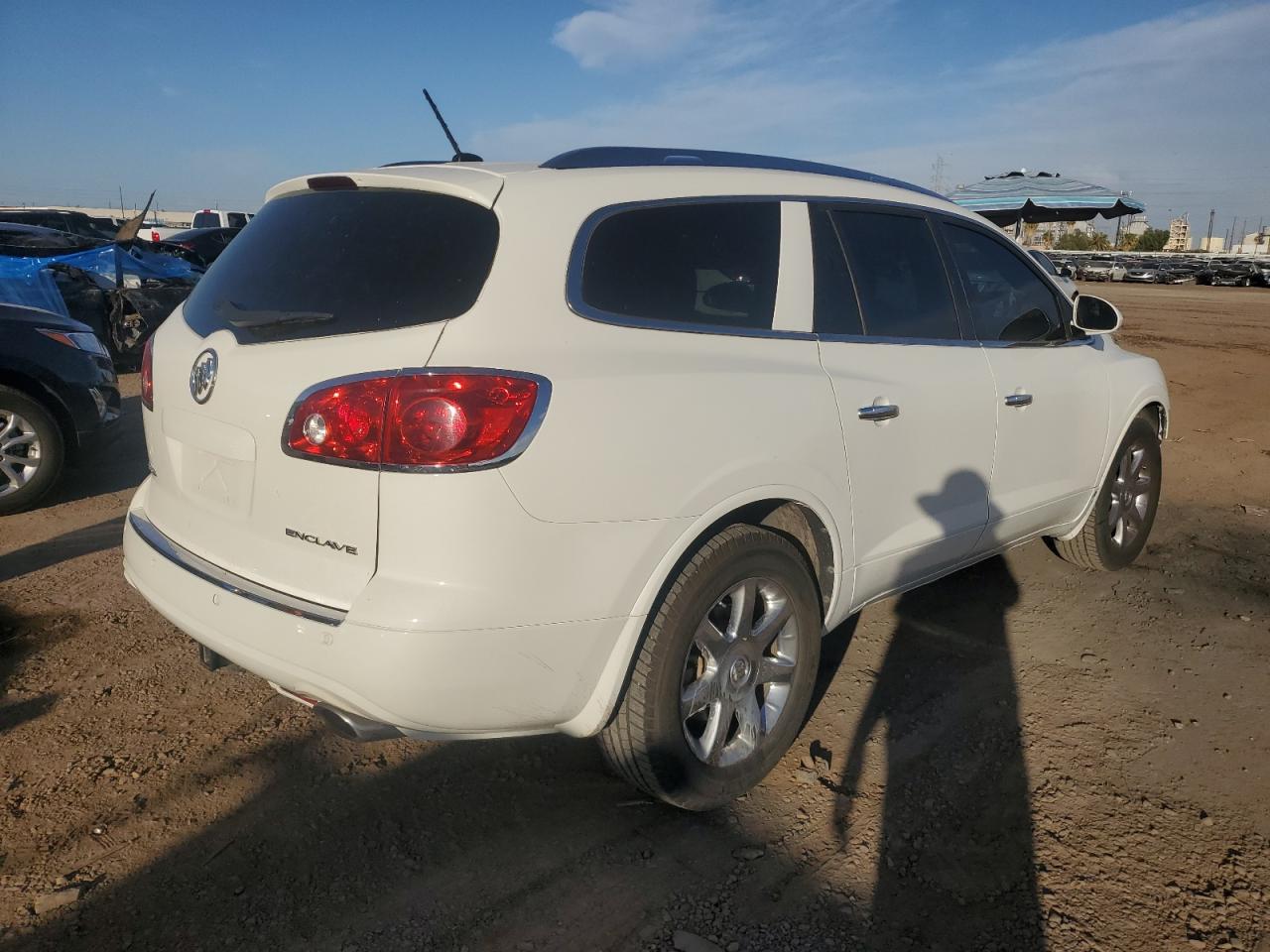 Photo 2 VIN: 5GAER237X8J301804 - BUICK ENCLAVE 