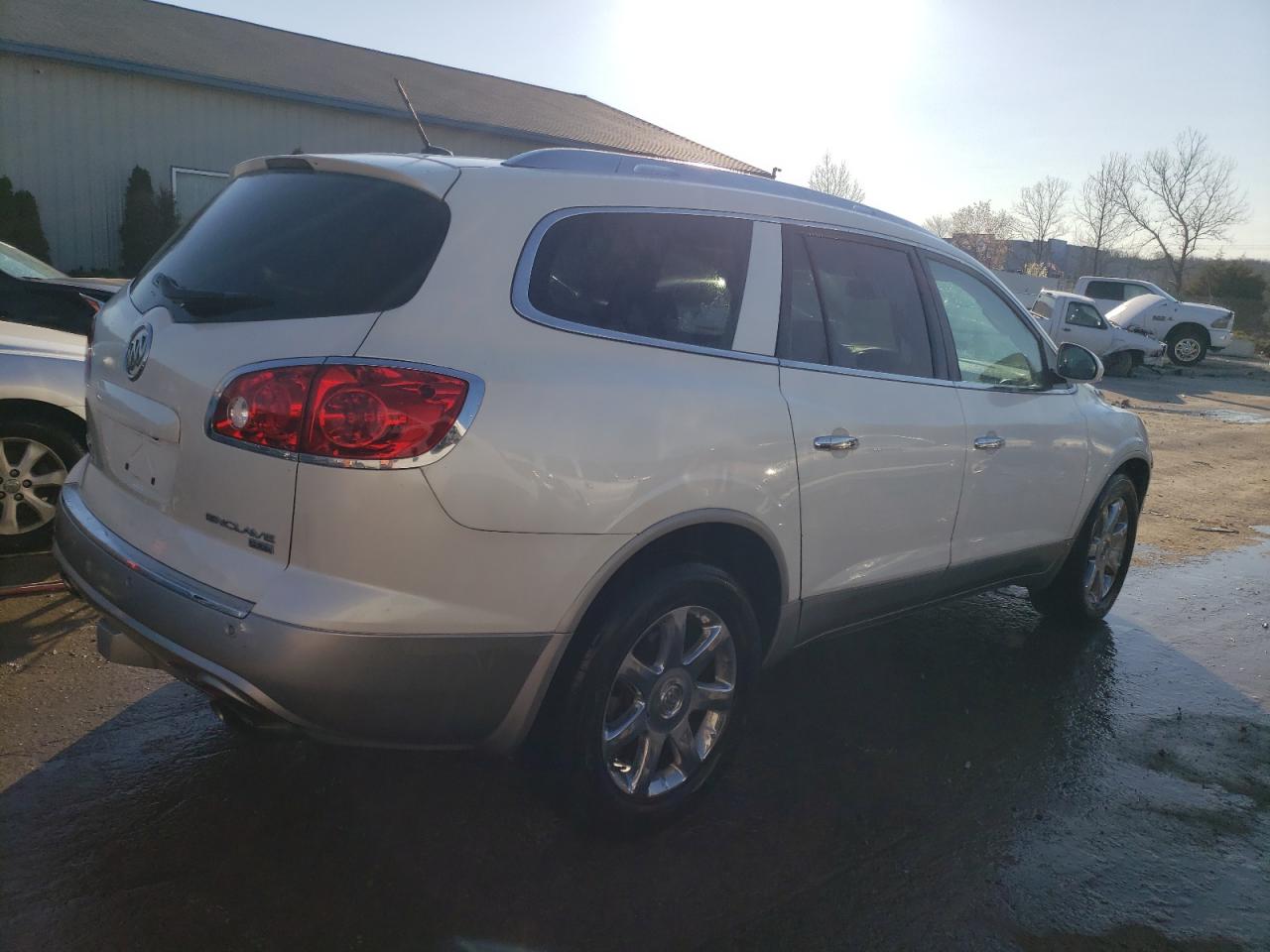 Photo 2 VIN: 5GAER23D49J116154 - BUICK ENCLAVE 