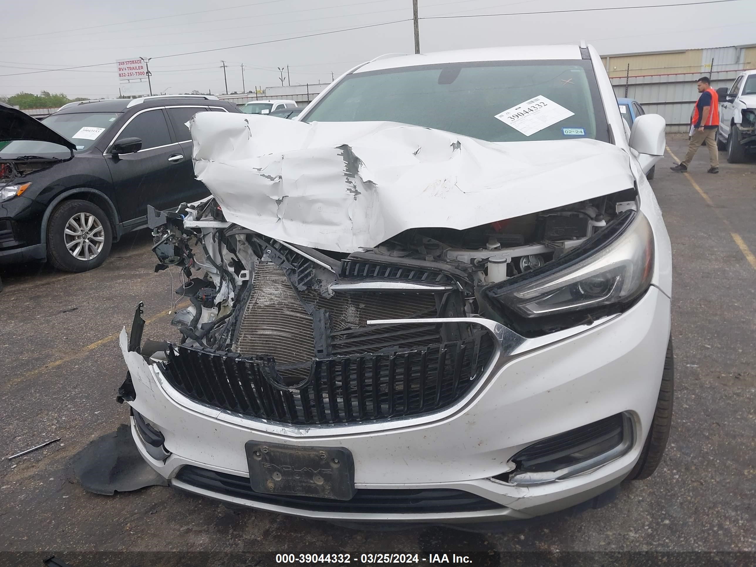 Photo 11 VIN: 5GAERBKW3JJ152263 - BUICK ENCLAVE 