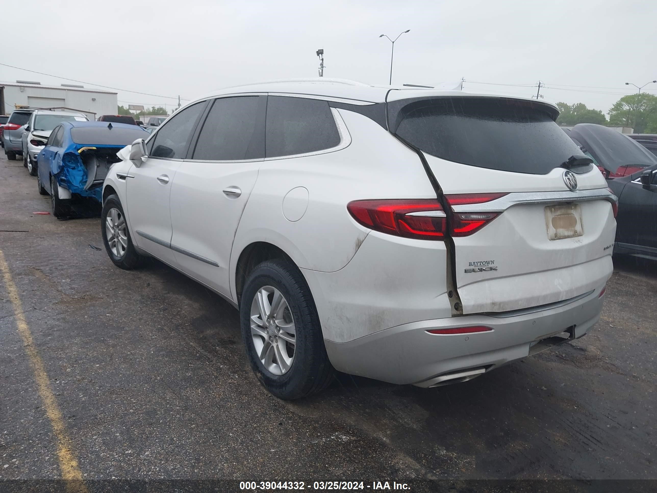 Photo 2 VIN: 5GAERBKW3JJ152263 - BUICK ENCLAVE 