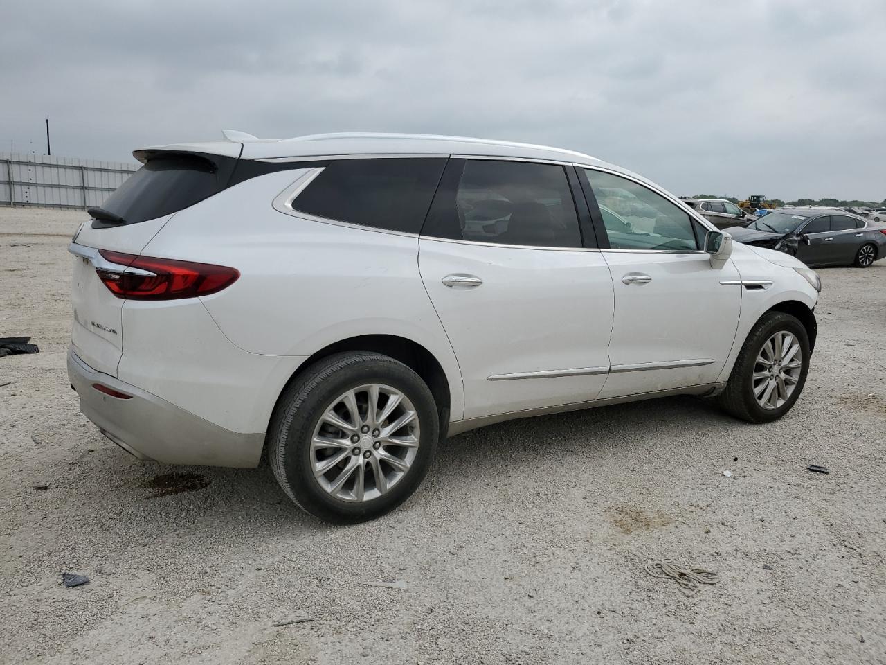 Photo 2 VIN: 5GAERBKW3JJ284018 - BUICK ENCLAVE 