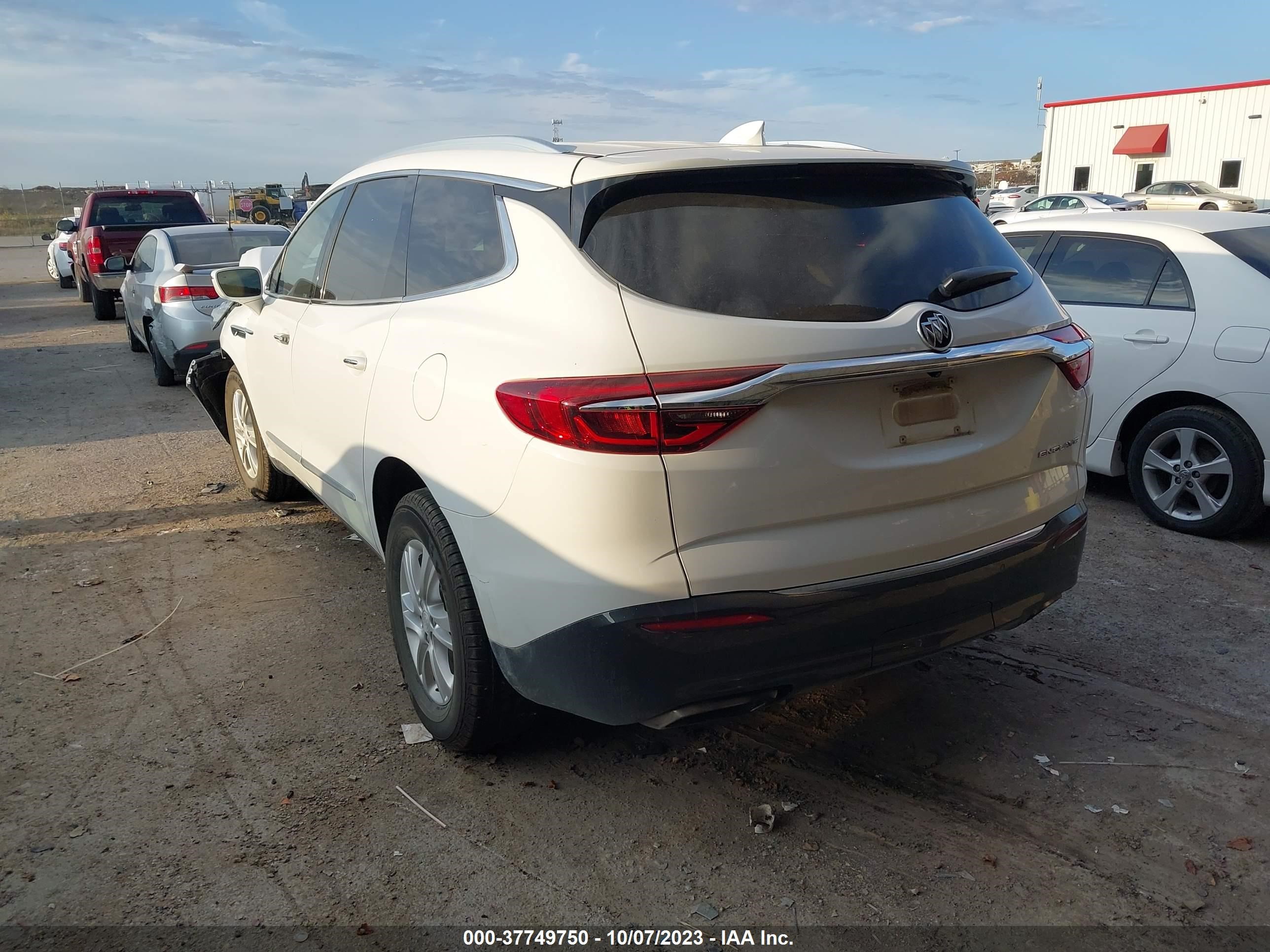 Photo 2 VIN: 5GAERBKWXKJ224531 - BUICK ENCLAVE 