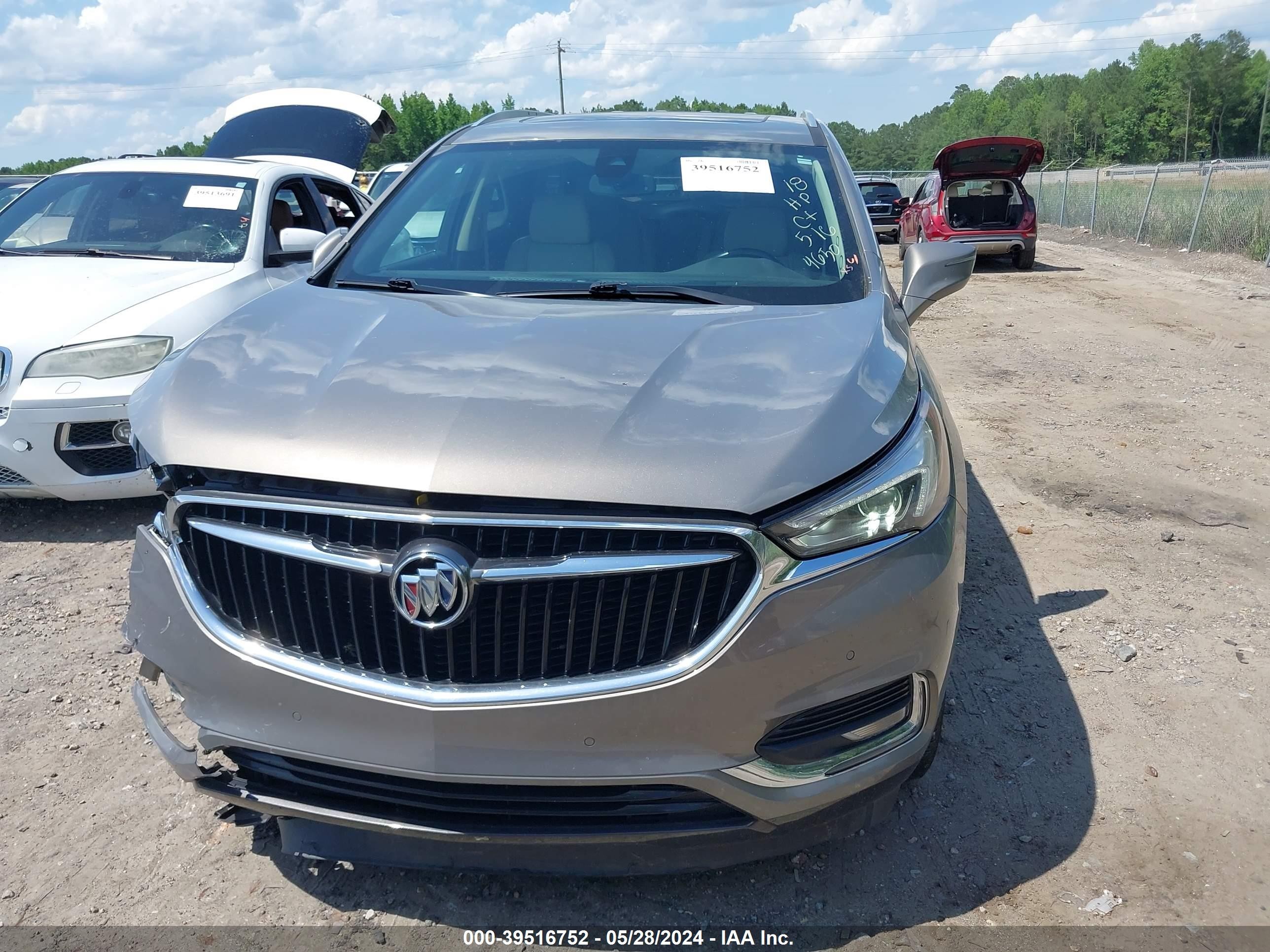 Photo 11 VIN: 5GAERCKW2JJ174650 - BUICK ENCLAVE 