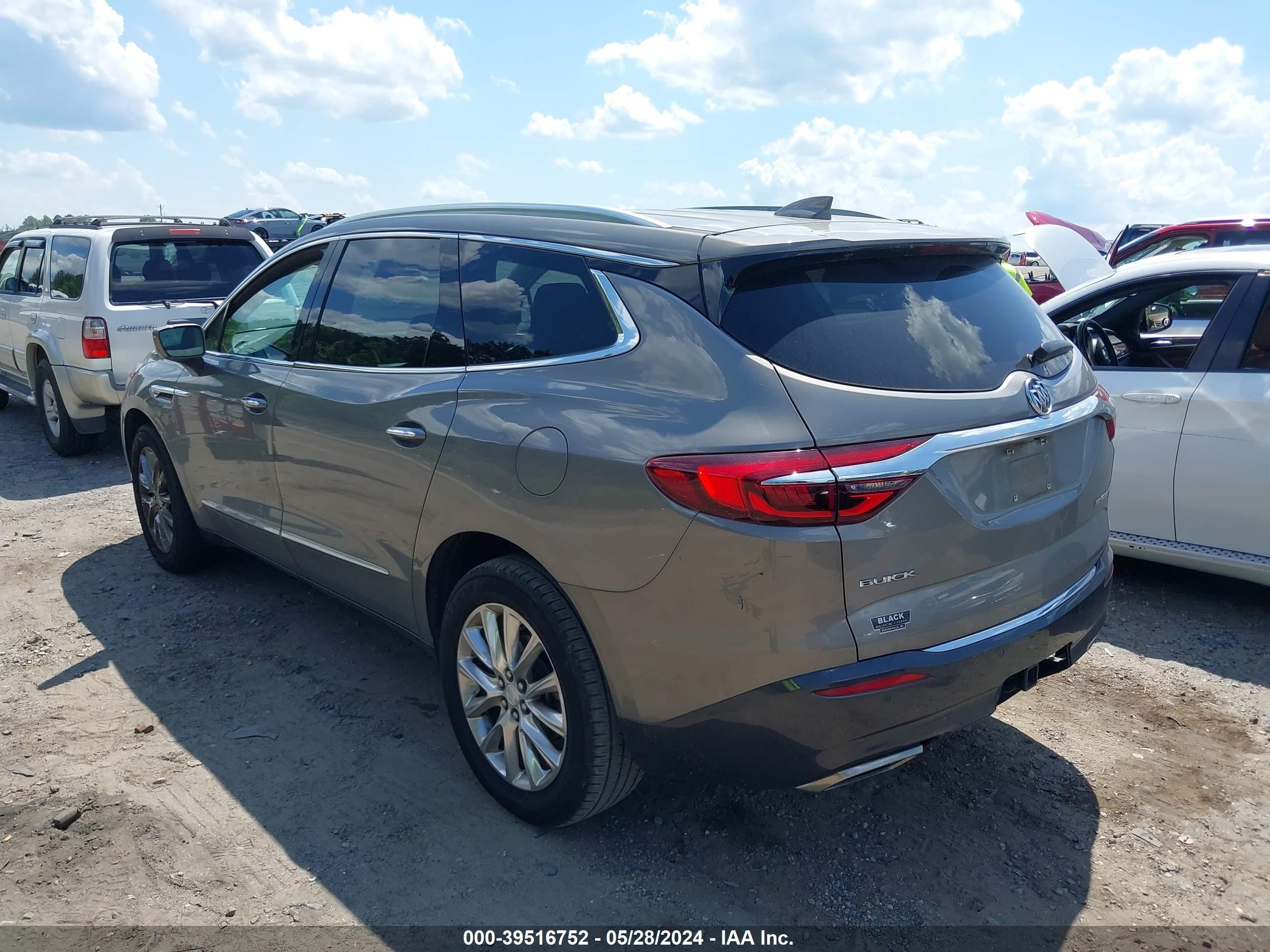 Photo 2 VIN: 5GAERCKW2JJ174650 - BUICK ENCLAVE 