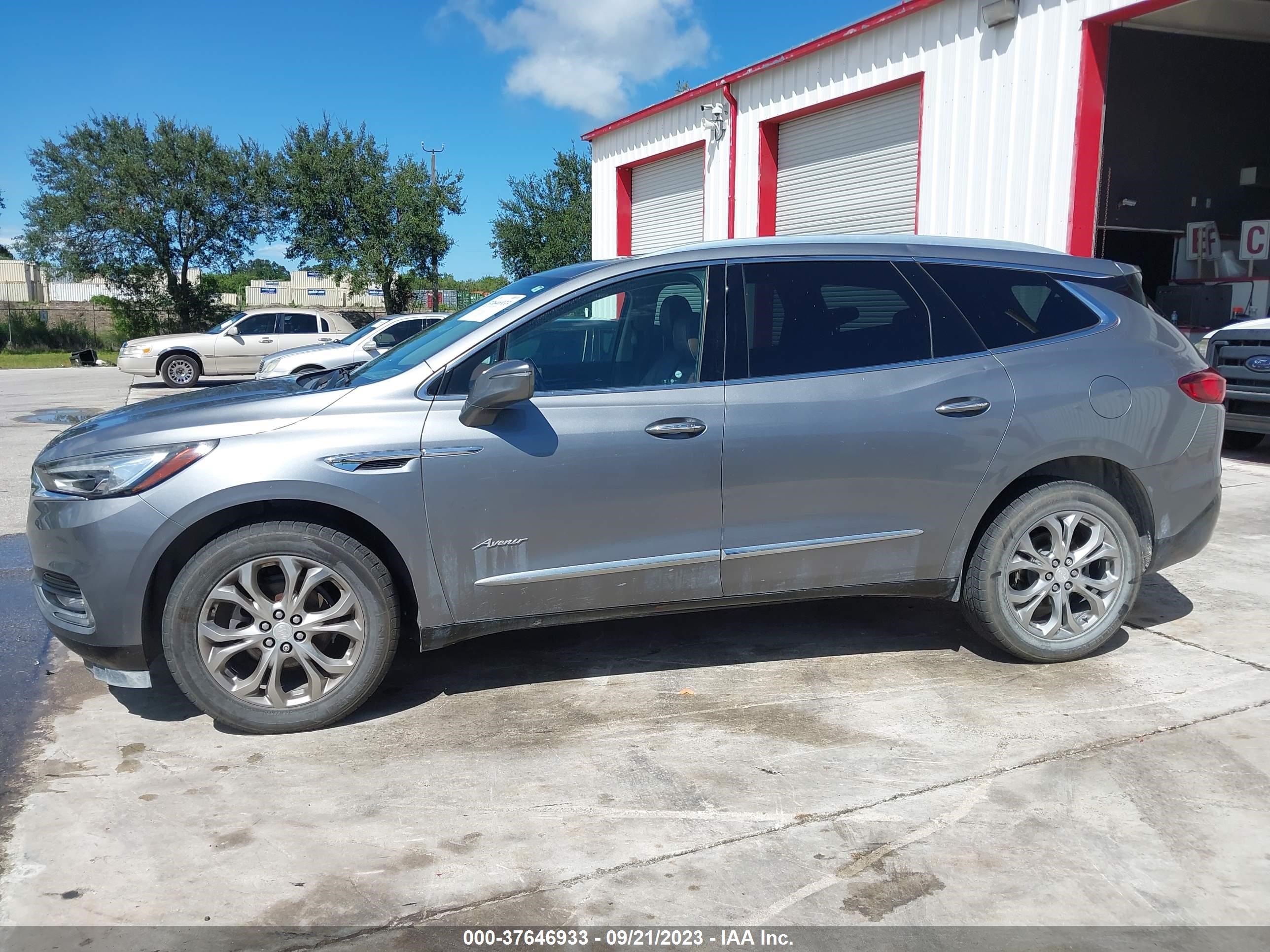 Photo 13 VIN: 5GAERDKW4JJ255252 - BUICK ENCLAVE 