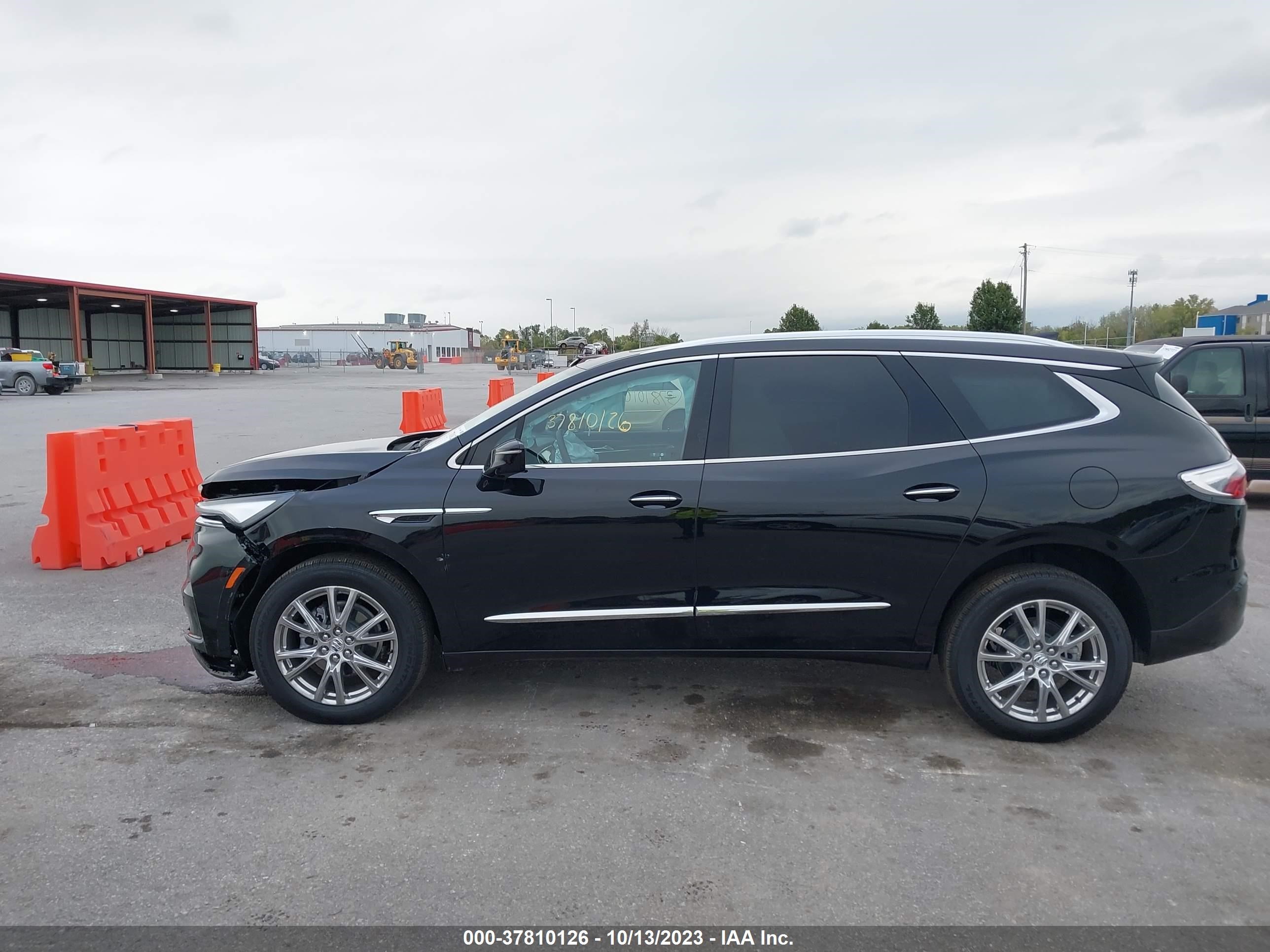 Photo 13 VIN: 5GAEVAKW1PJ221420 - BUICK ENCLAVE 