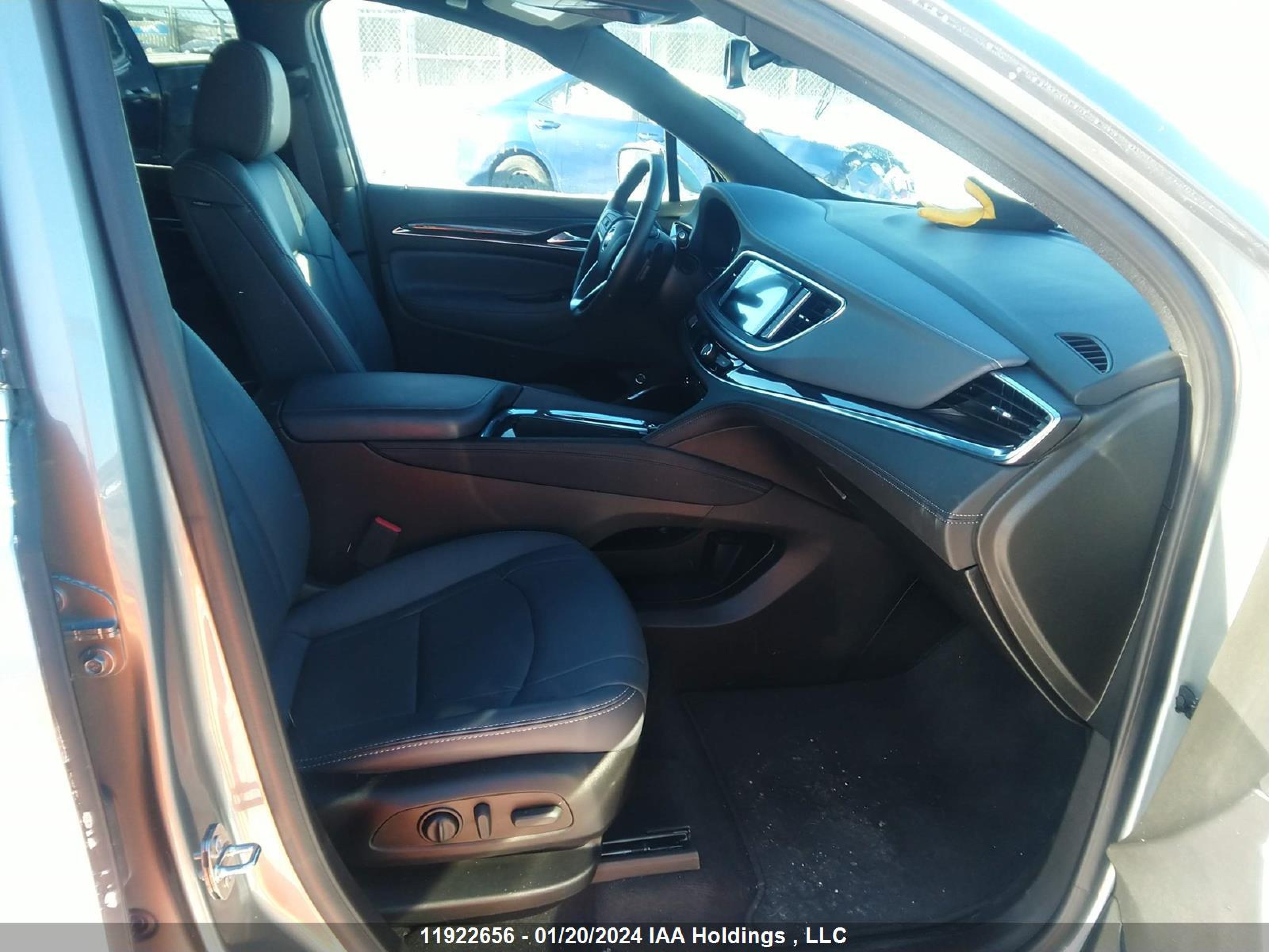 Photo 4 VIN: 5GAEVAKW6PJ249648 - BUICK ENCLAVE 