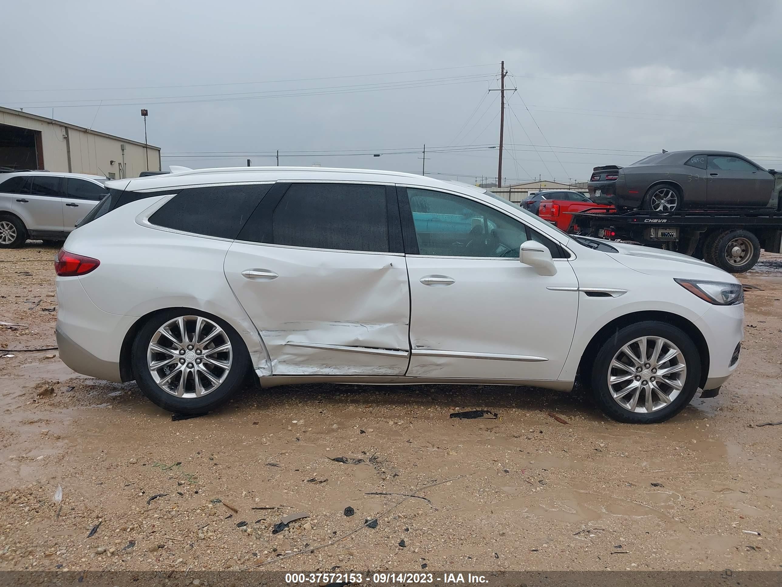 Photo 12 VIN: 5GAEVBKW7JJ210113 - BUICK ENCLAVE 