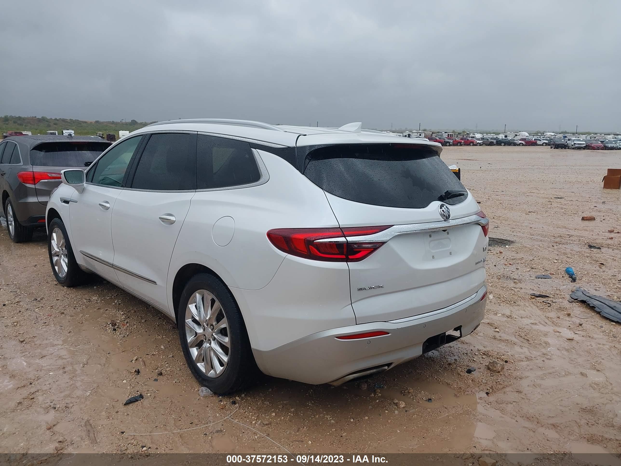 Photo 2 VIN: 5GAEVBKW7JJ210113 - BUICK ENCLAVE 
