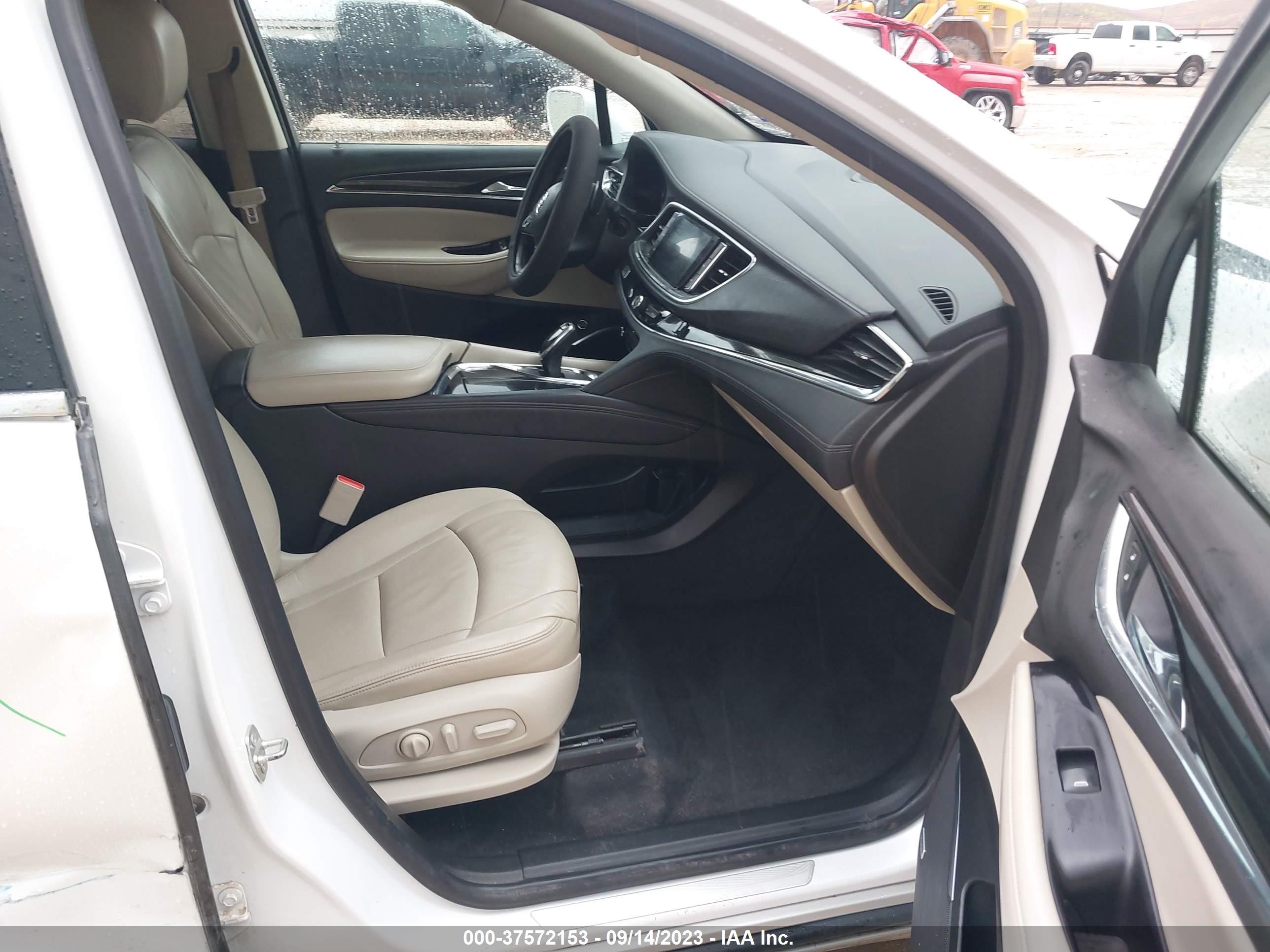 Photo 4 VIN: 5GAEVBKW7JJ210113 - BUICK ENCLAVE 