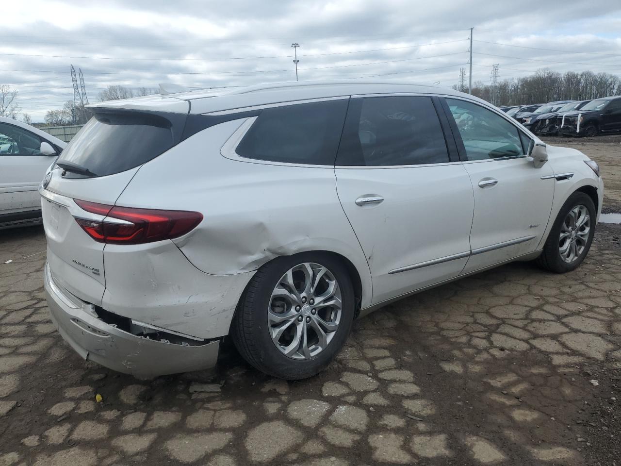 Photo 2 VIN: 5GAEVCKW1JJ263346 - BUICK ENCLAVE 