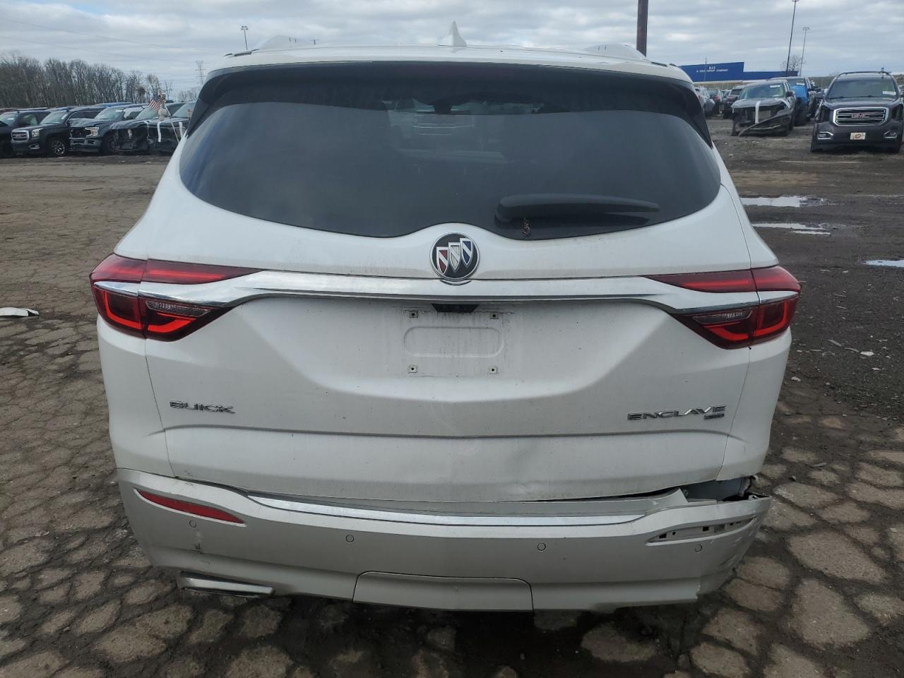 Photo 5 VIN: 5GAEVCKW1JJ263346 - BUICK ENCLAVE 