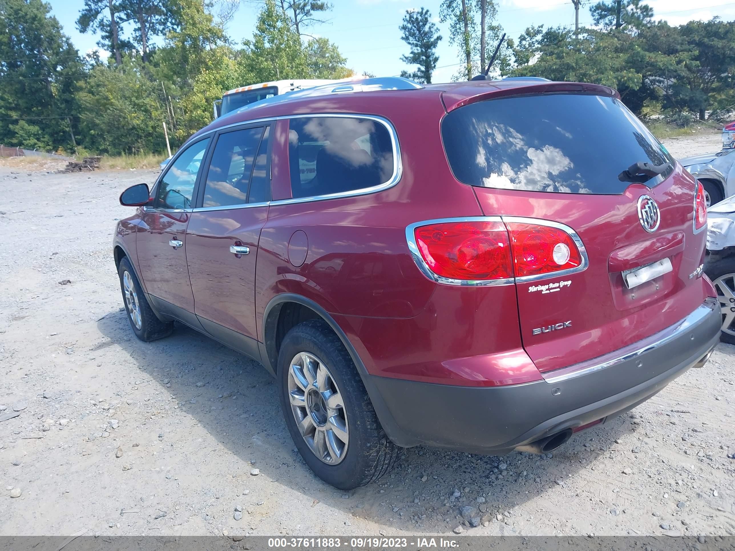 Photo 2 VIN: 5GAKRBED3BJ135090 - BUICK ENCLAVE 