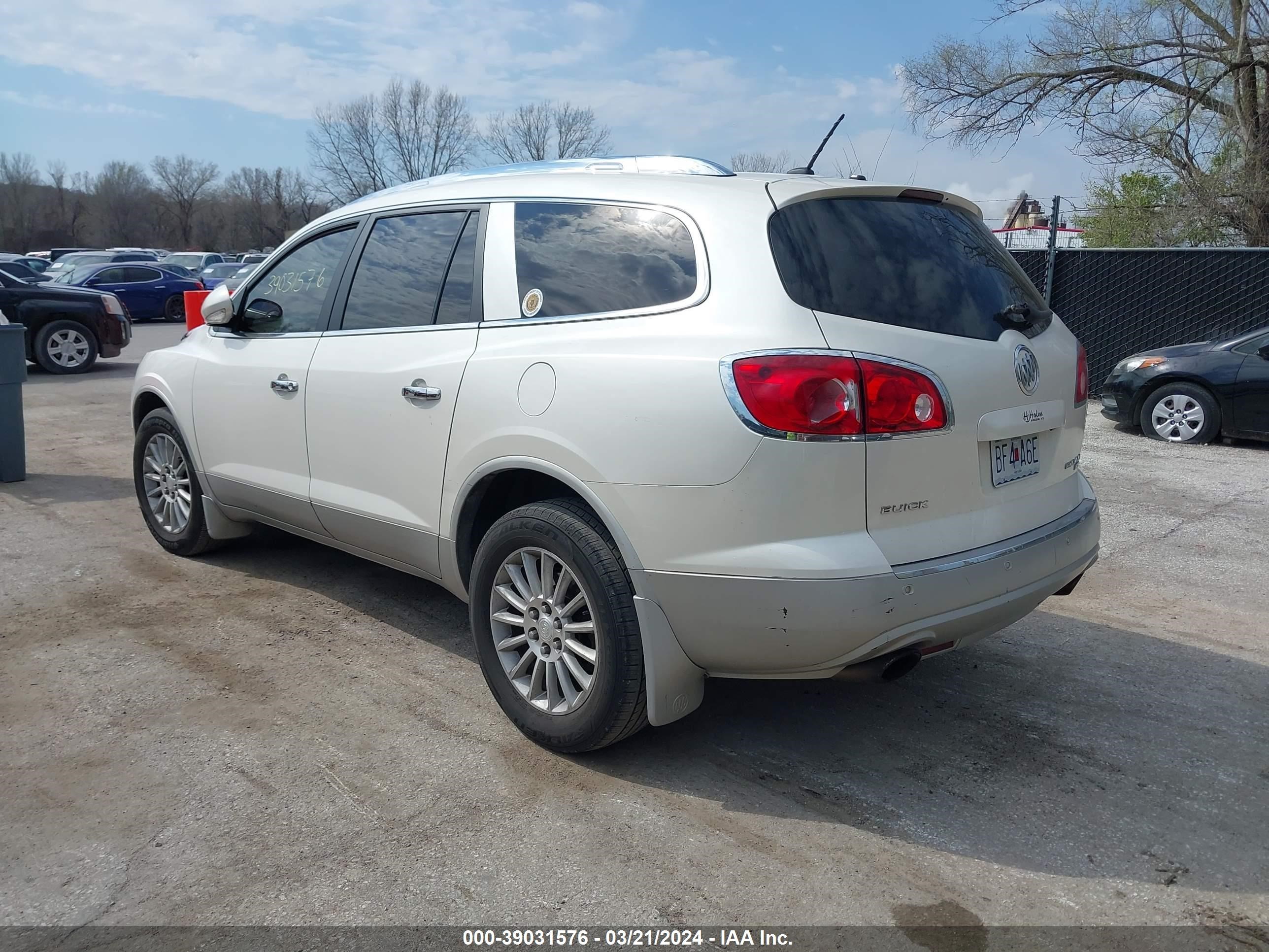 Photo 2 VIN: 5GAKRBED3BJ173872 - BUICK ENCLAVE 