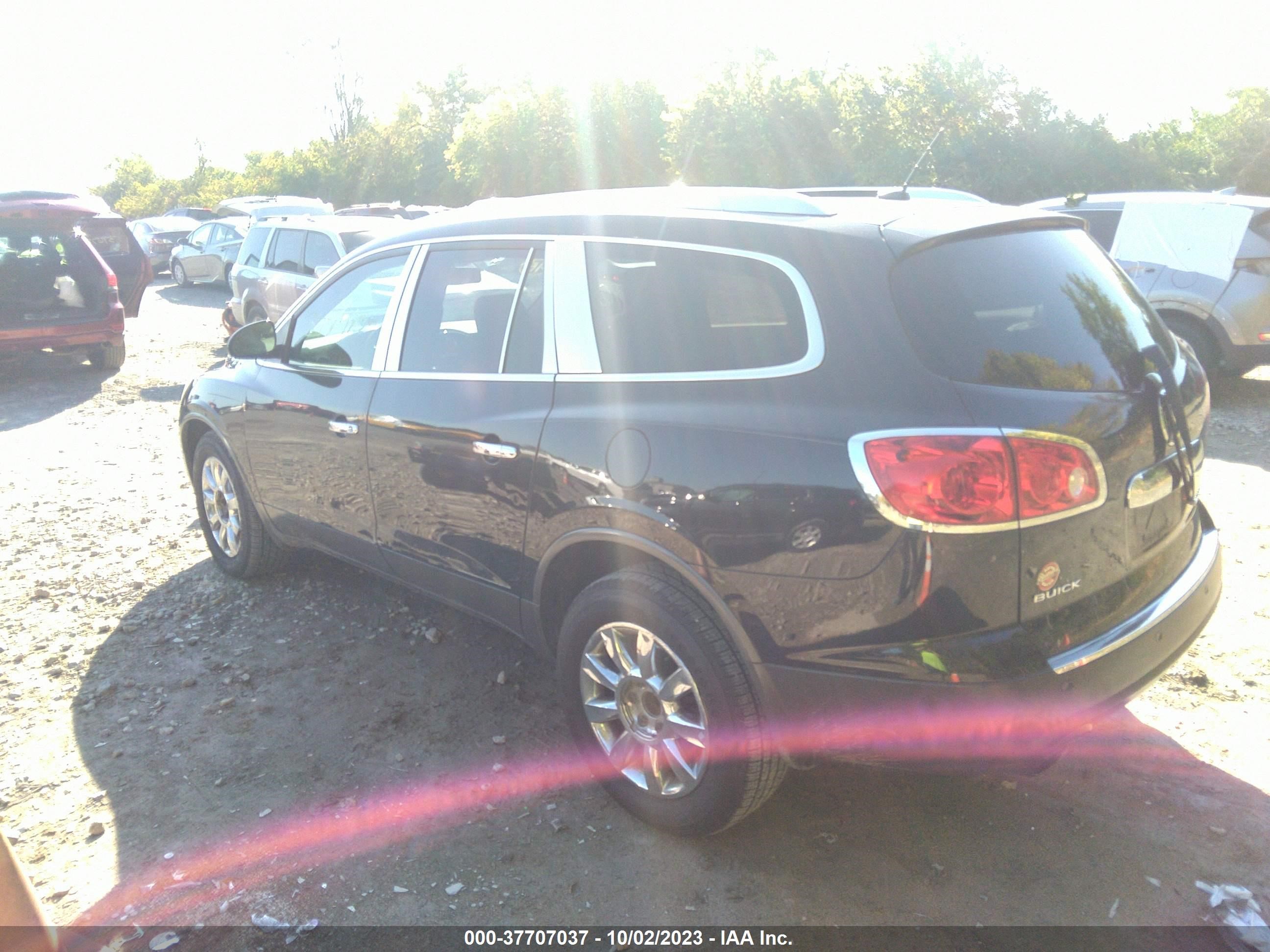 Photo 2 VIN: 5GAKRBED9BJ170975 - BUICK ENCLAVE 