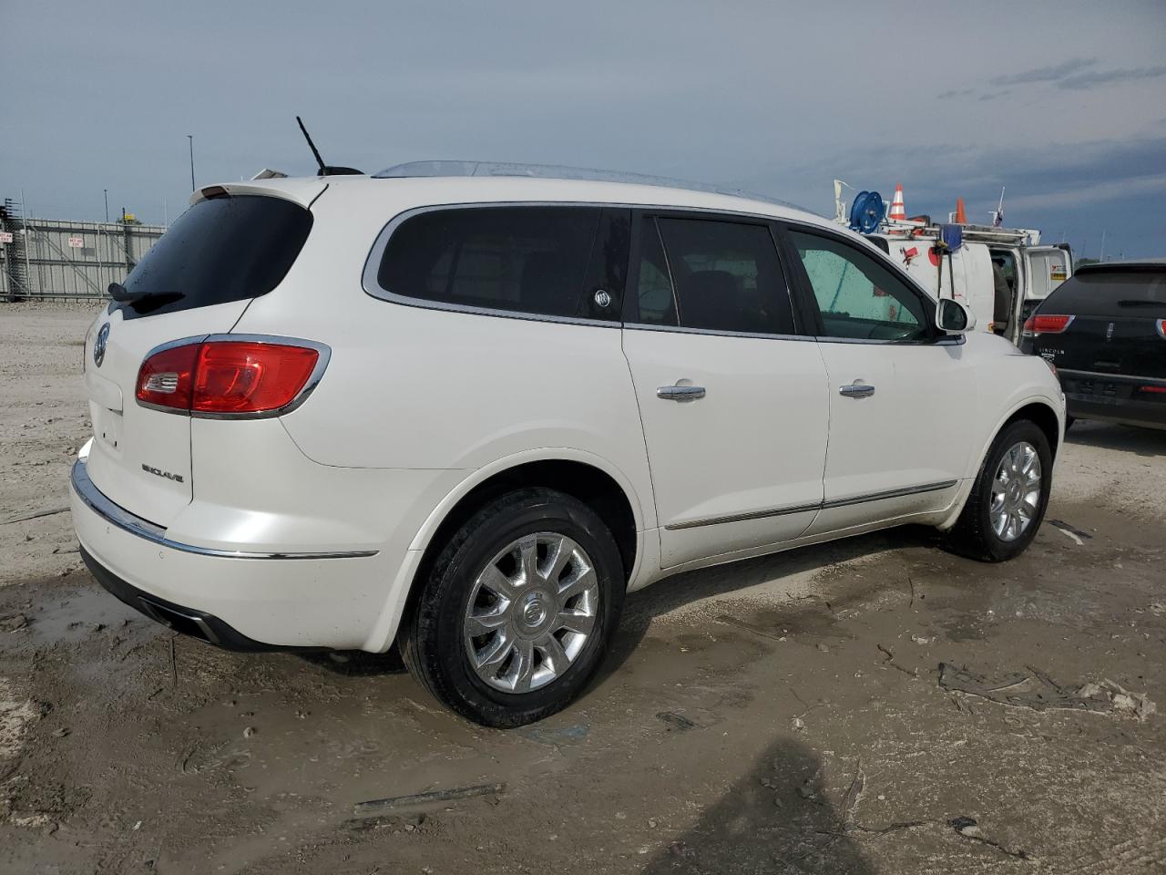 Photo 2 VIN: 5GAKRBKDXHJ243560 - BUICK ENCLAVE 