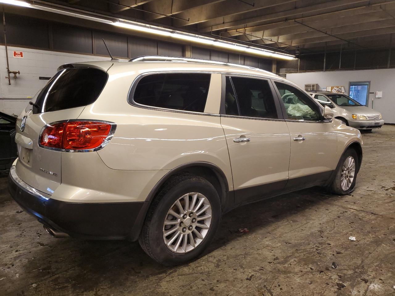 Photo 2 VIN: 5GAKRCED8CJ203004 - BUICK ENCLAVE 