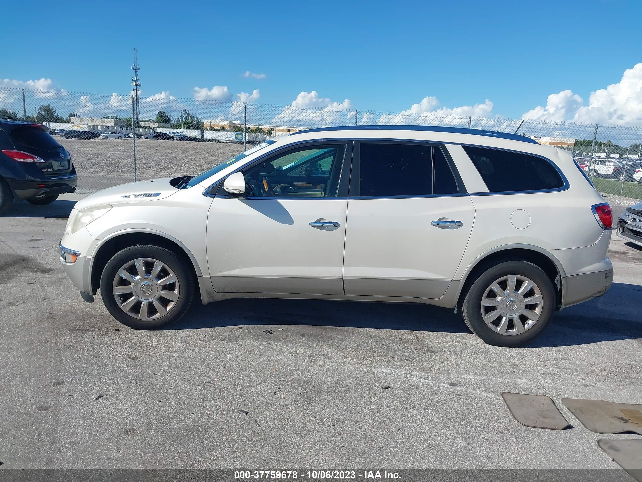 Photo 13 VIN: 5GAKRCEDXBJ383701 - BUICK ENCLAVE 