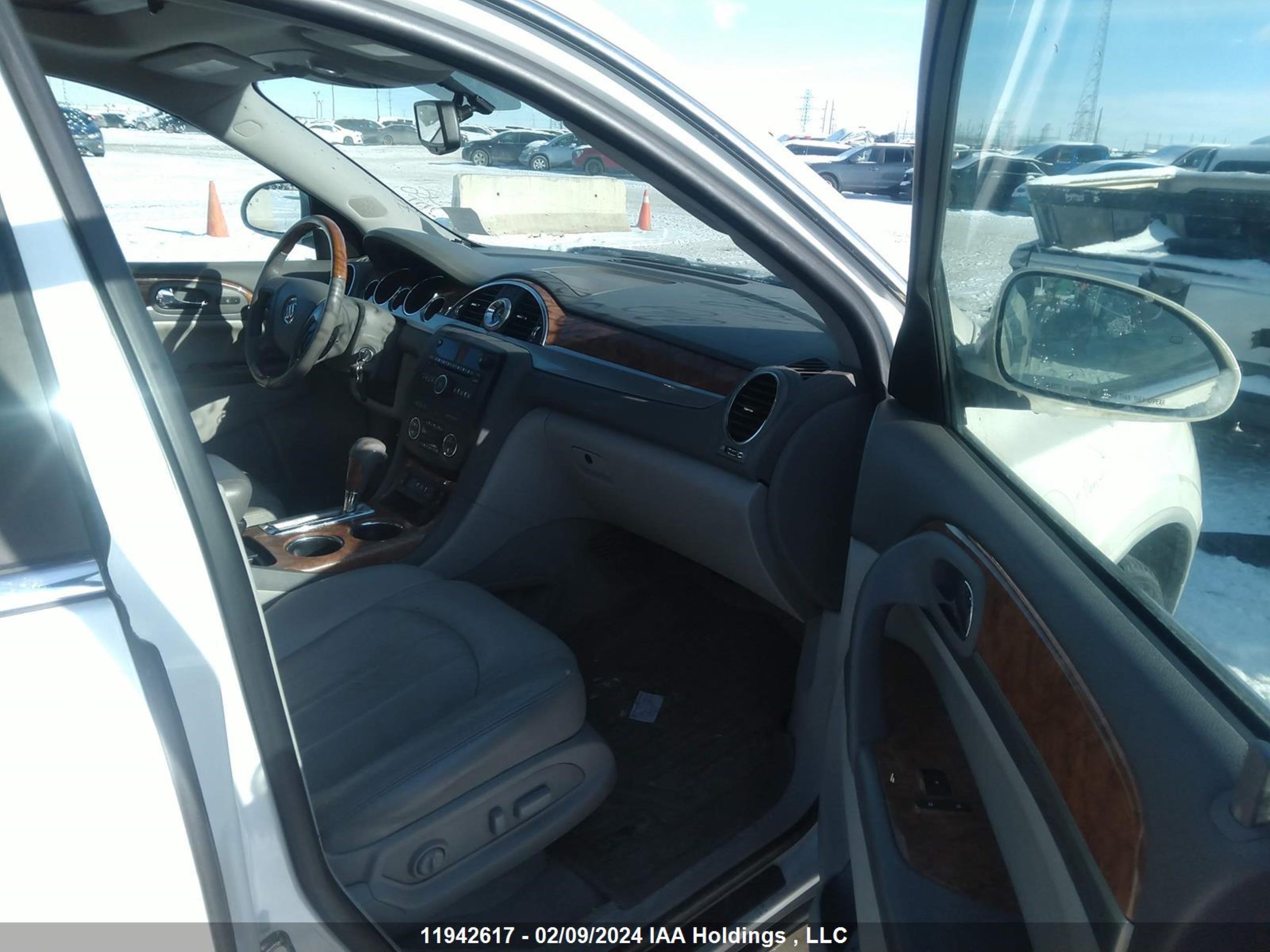 Photo 4 VIN: 5GAKVBEDXBJ346623 - BUICK ENCLAVE 